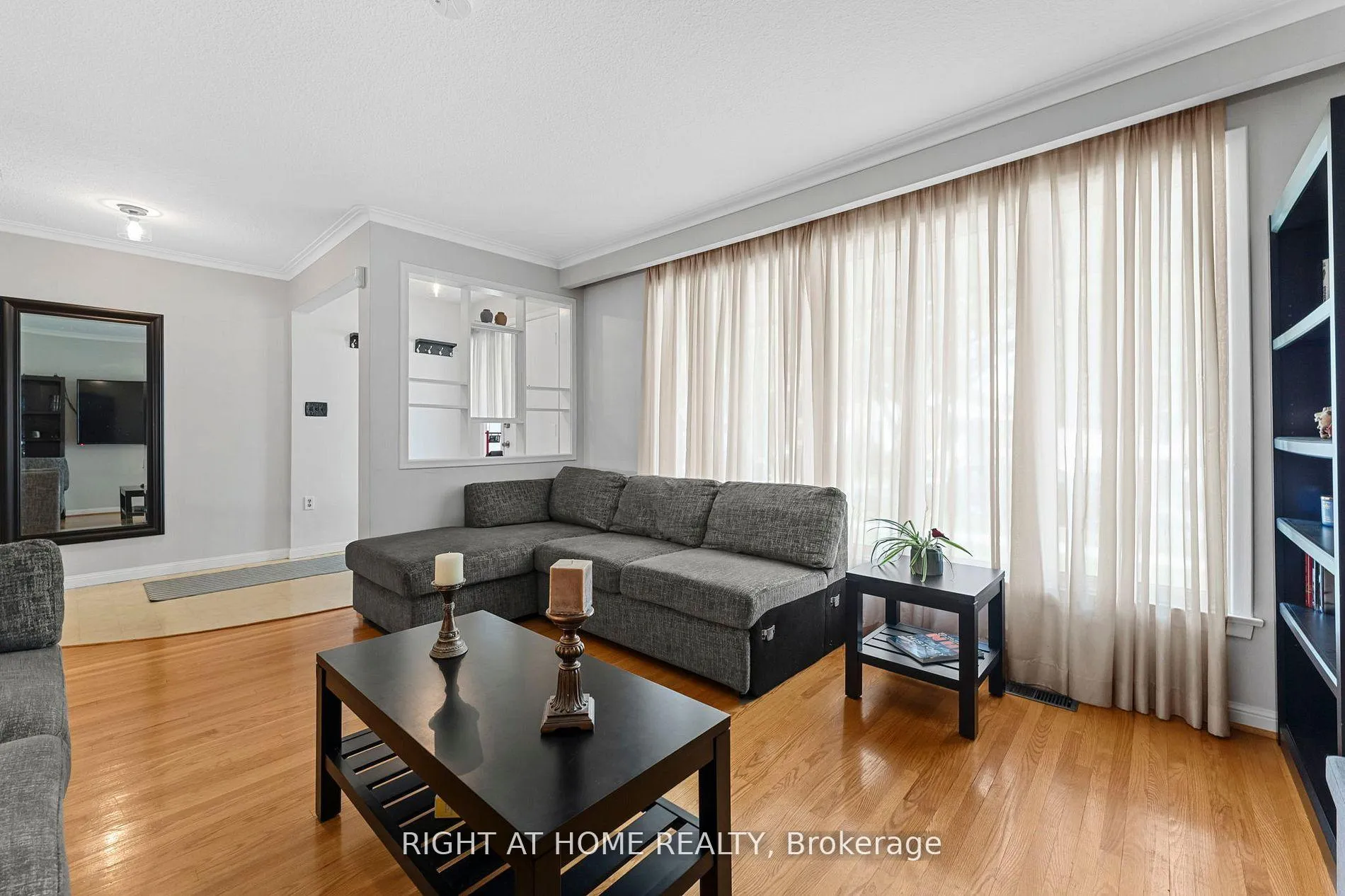 Photo 9 of 19 Dunsany Crescent, Etobicoke, Willowridge-Martingrove-Richview — HOMEH