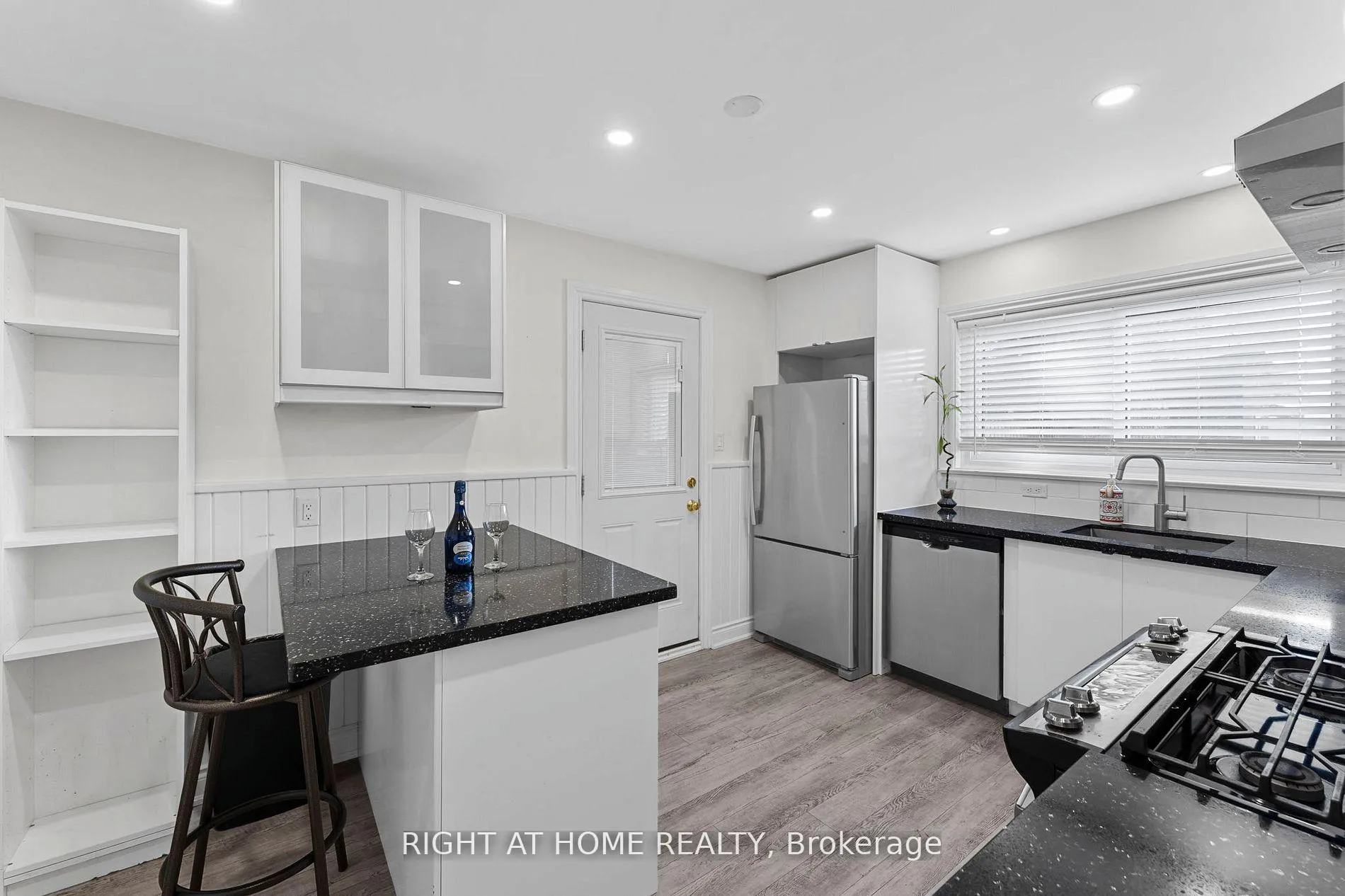 Photo 12 of 19 Dunsany Crescent, Etobicoke, Willowridge-Martingrove-Richview — HOMEH