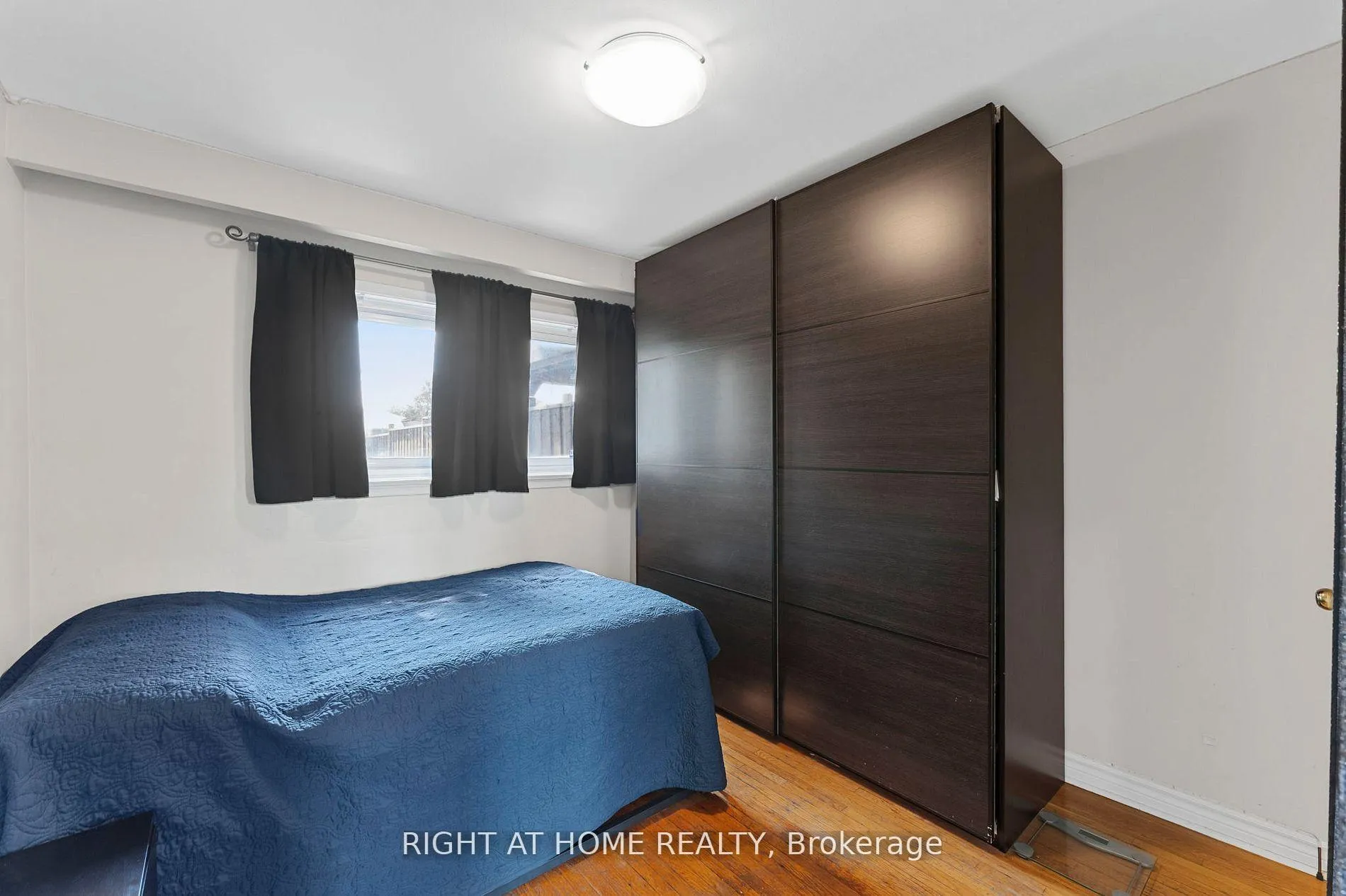 Photo 16 of 19 Dunsany Crescent, Etobicoke, Willowridge-Martingrove-Richview — HOMEH