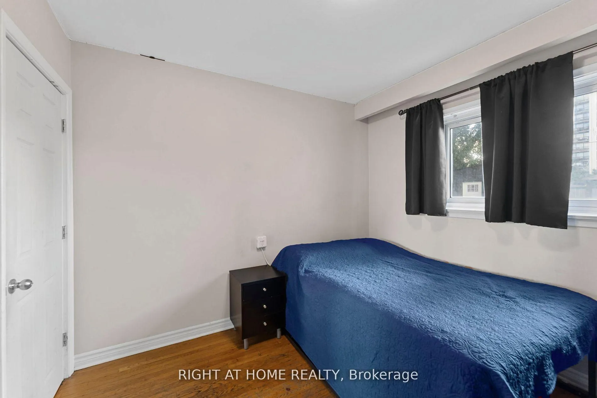 Photo 17 of 19 Dunsany Crescent, Etobicoke, Willowridge-Martingrove-Richview — HOMEH
