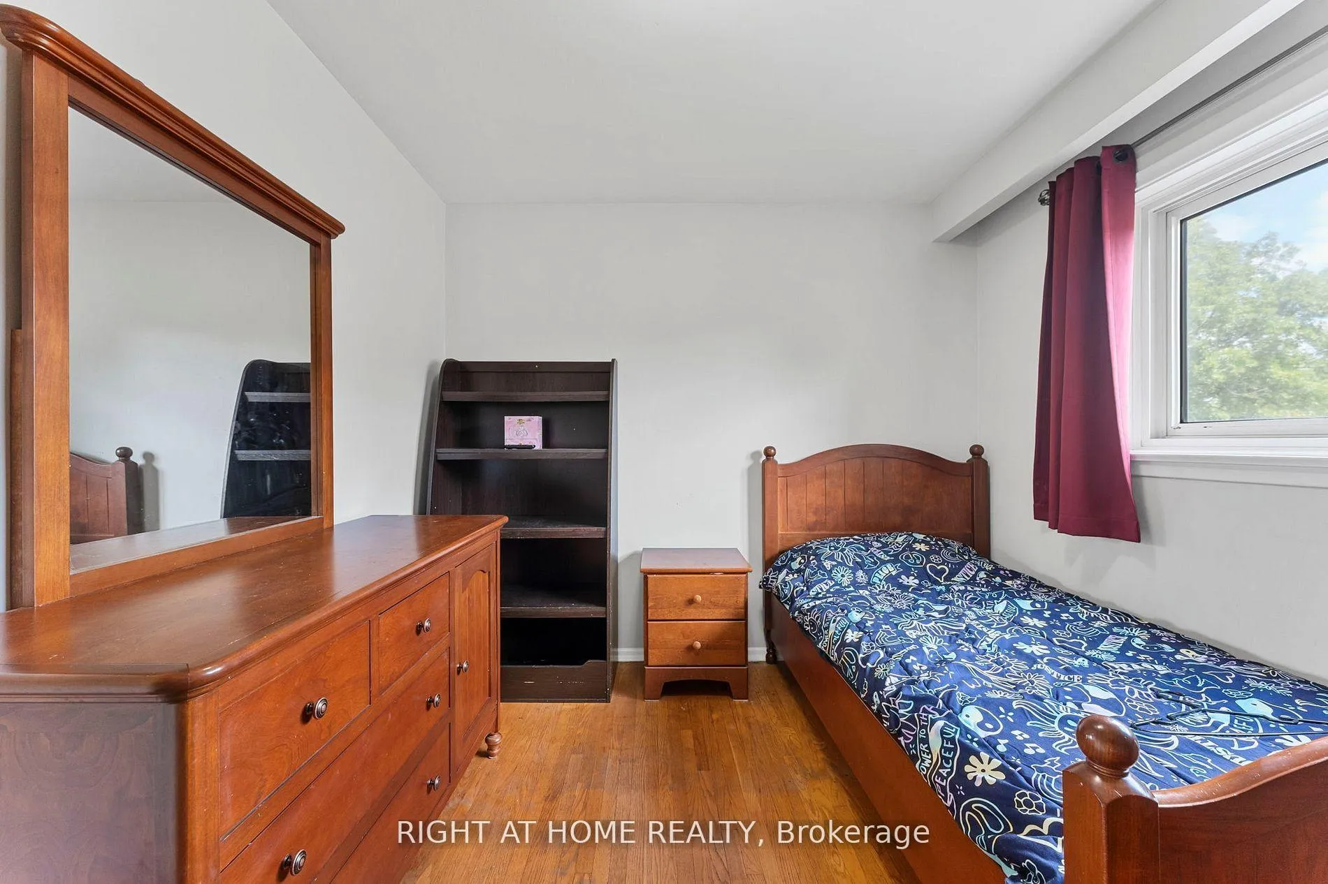 Photo 21 of 19 Dunsany Crescent, Etobicoke, Willowridge-Martingrove-Richview — HOMEH