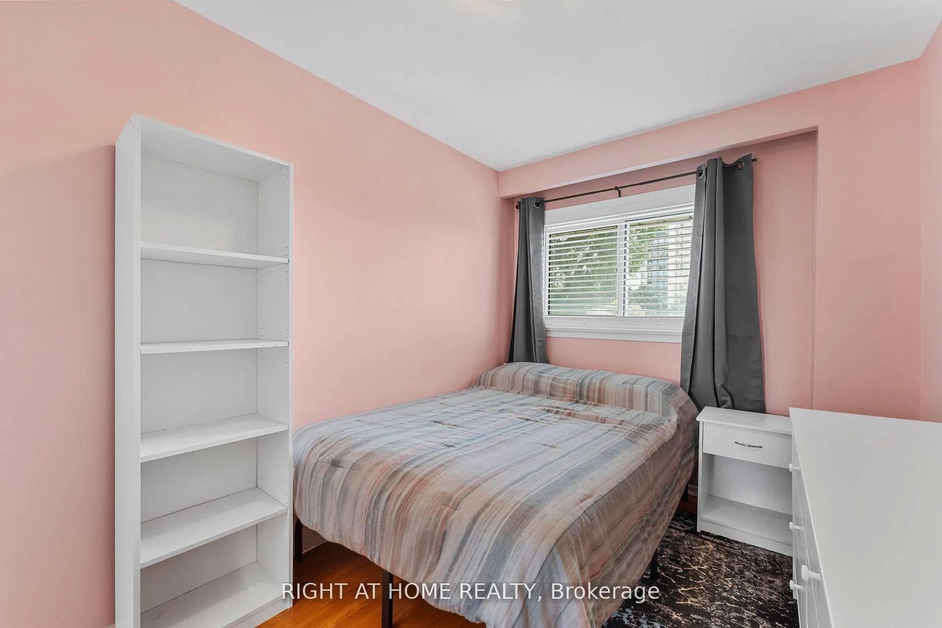 Photo 23 of 19 Dunsany Crescent, Etobicoke, Willowridge-Martingrove-Richview — HOMEH