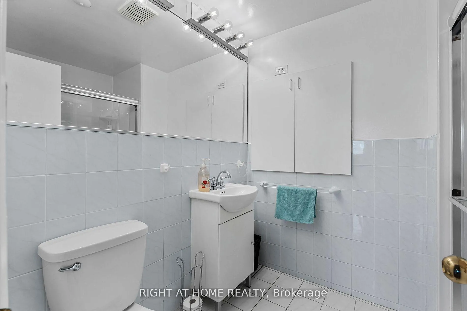 Photo 24 of 19 Dunsany Crescent, Etobicoke, Willowridge-Martingrove-Richview — HOMEH