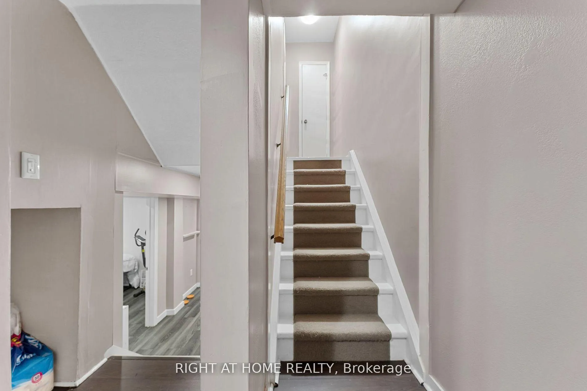 Photo 26 of 19 Dunsany Crescent, Etobicoke, Willowridge-Martingrove-Richview — HOMEH