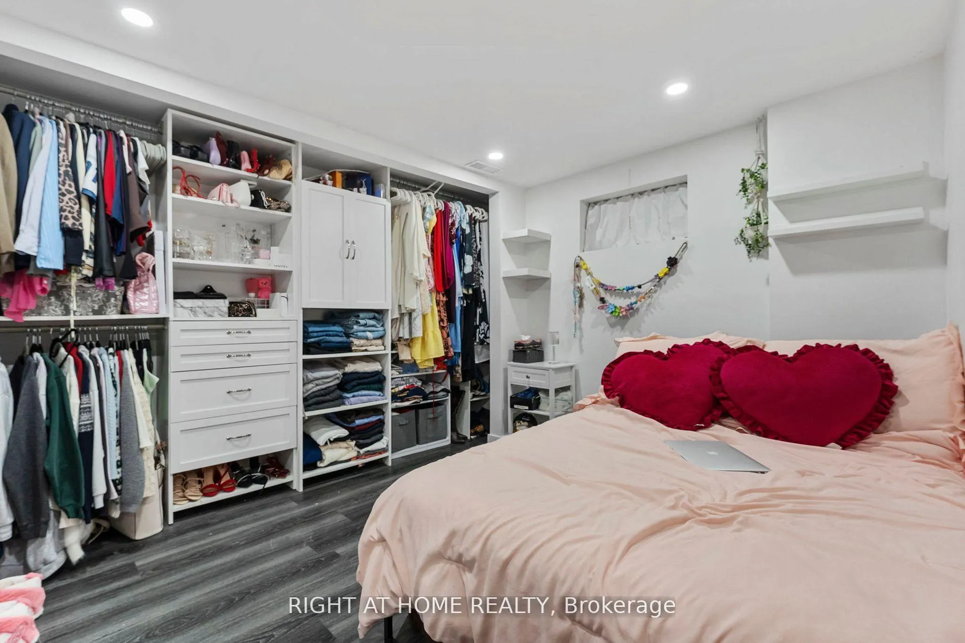 Photo 29 of 19 Dunsany Crescent, Etobicoke, Willowridge-Martingrove-Richview — HOMEH