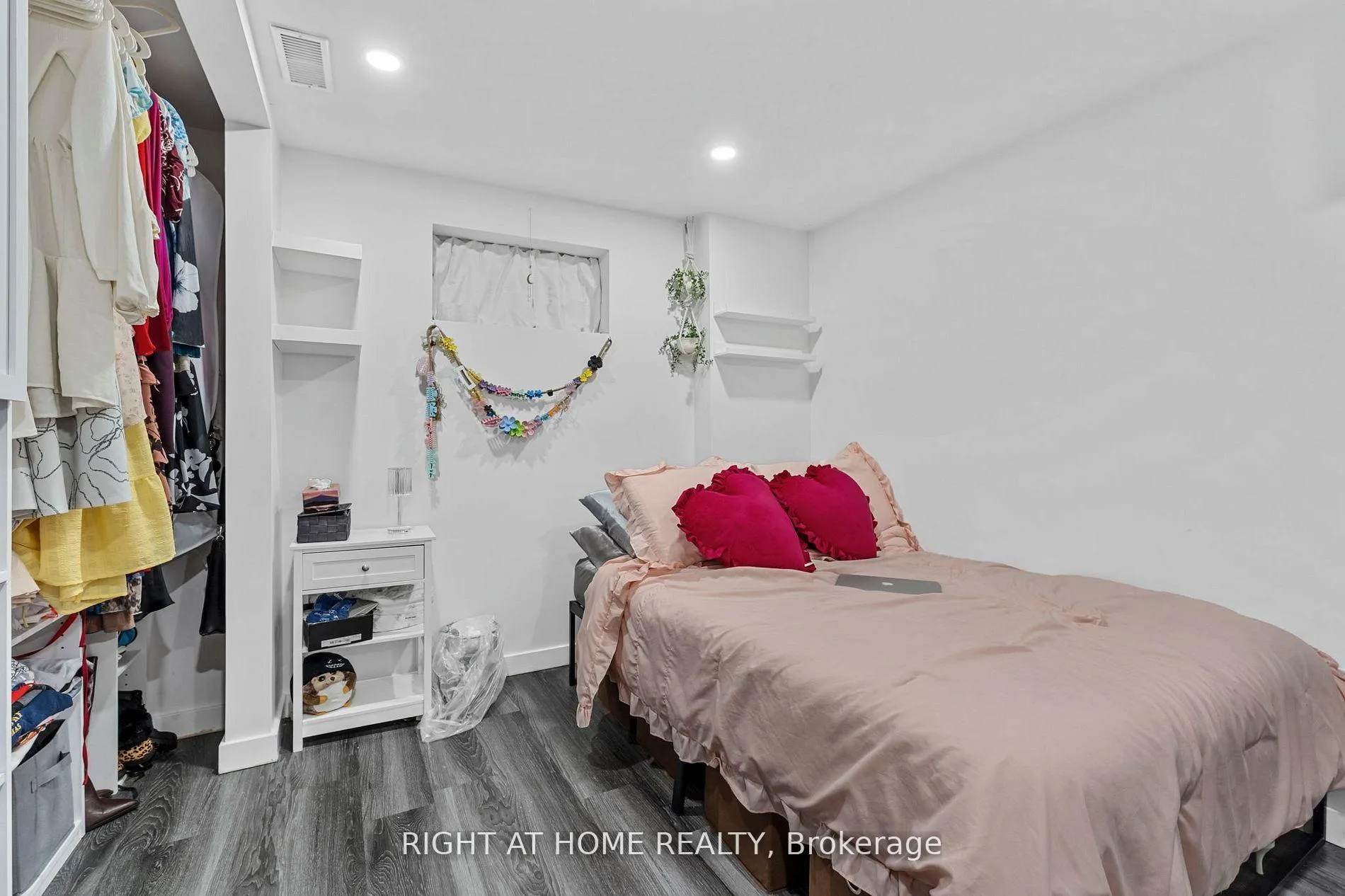 Photo 30 of 19 Dunsany Crescent, Etobicoke, Willowridge-Martingrove-Richview — HOMEH