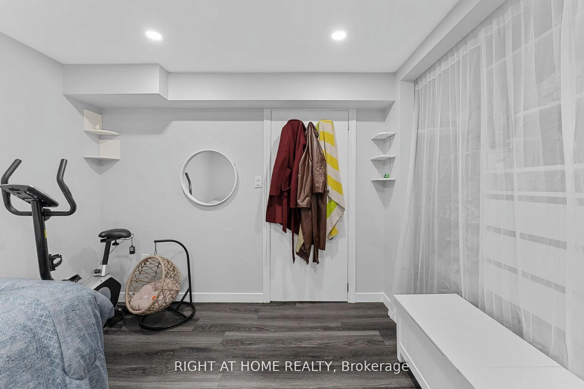 Photo 32 of 19 Dunsany Crescent, Etobicoke, Willowridge-Martingrove-Richview — HOMEH