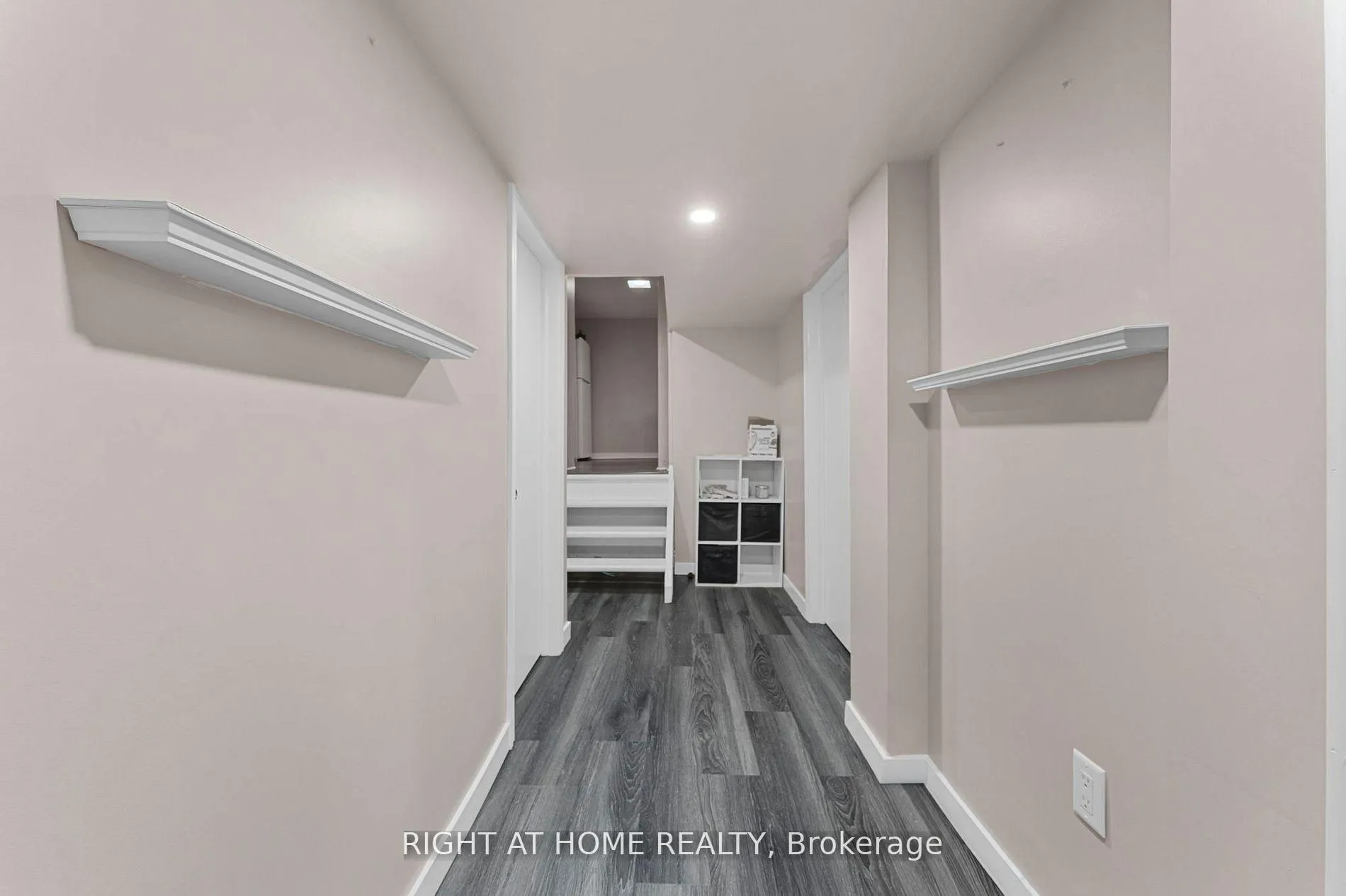 Photo 33 of 19 Dunsany Crescent, Etobicoke, Willowridge-Martingrove-Richview — HOMEH