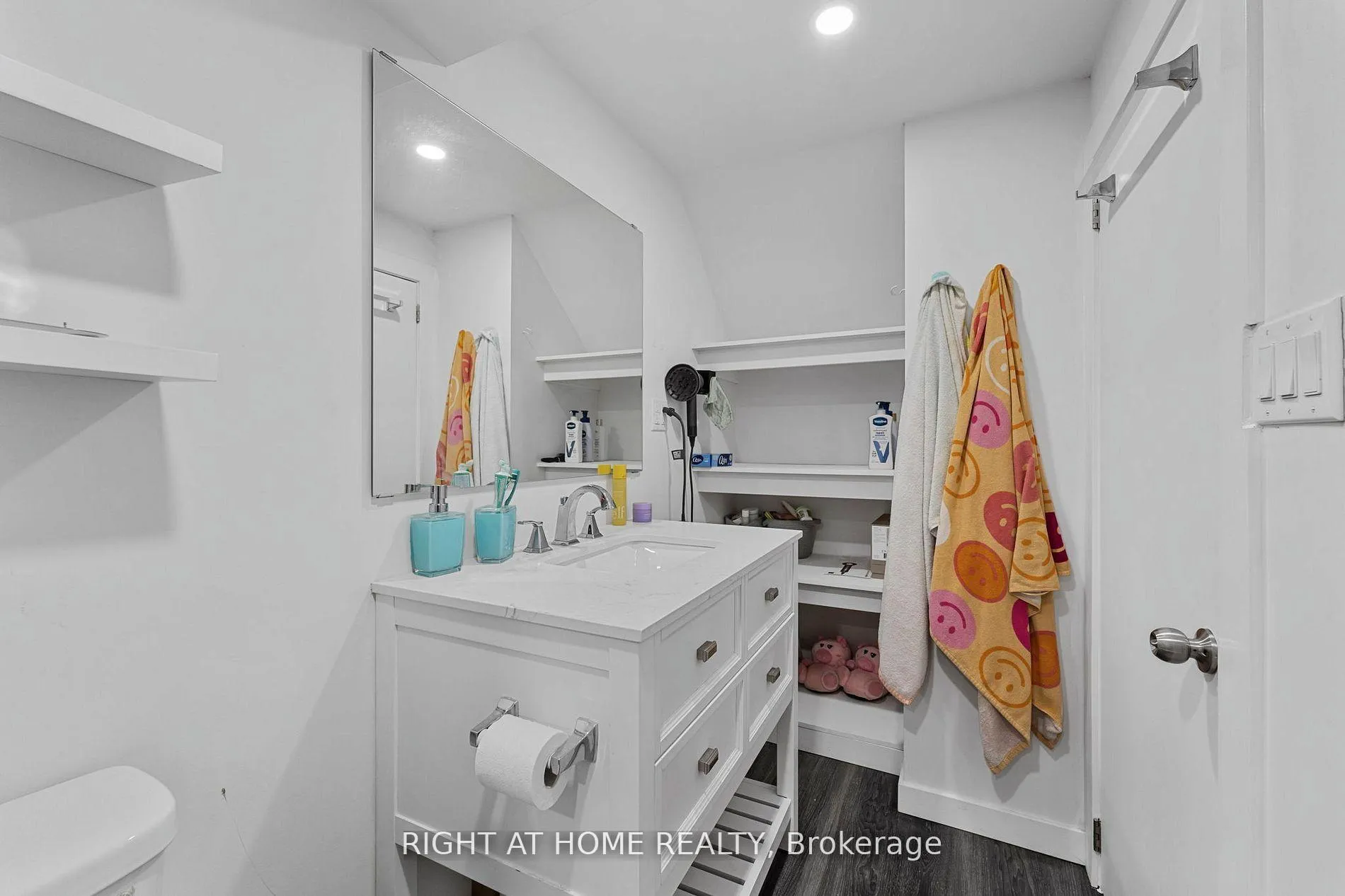 Photo 35 of 19 Dunsany Crescent, Etobicoke, Willowridge-Martingrove-Richview — HOMEH