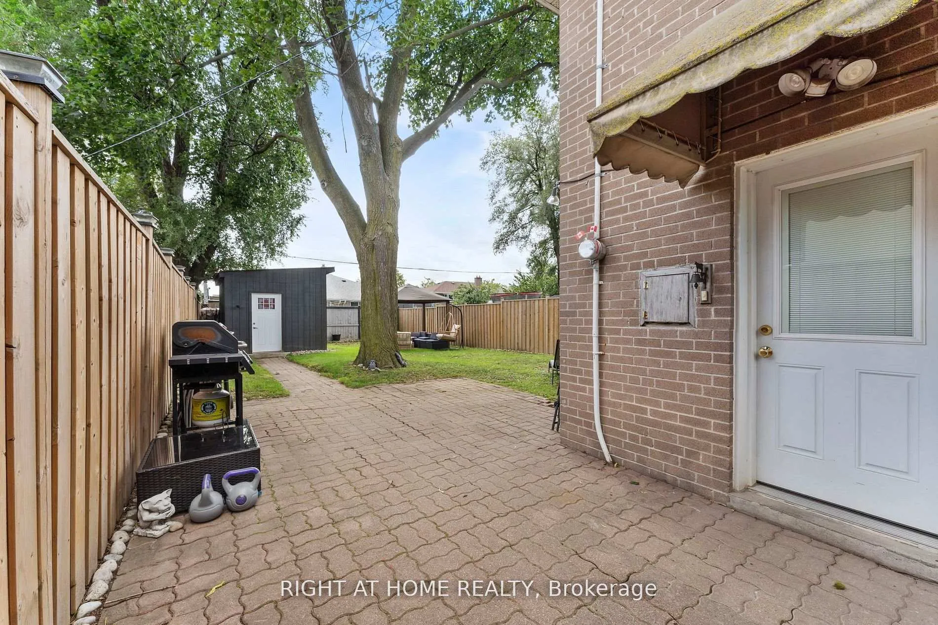 Photo 37 of 19 Dunsany Crescent, Etobicoke, Willowridge-Martingrove-Richview — HOMEH