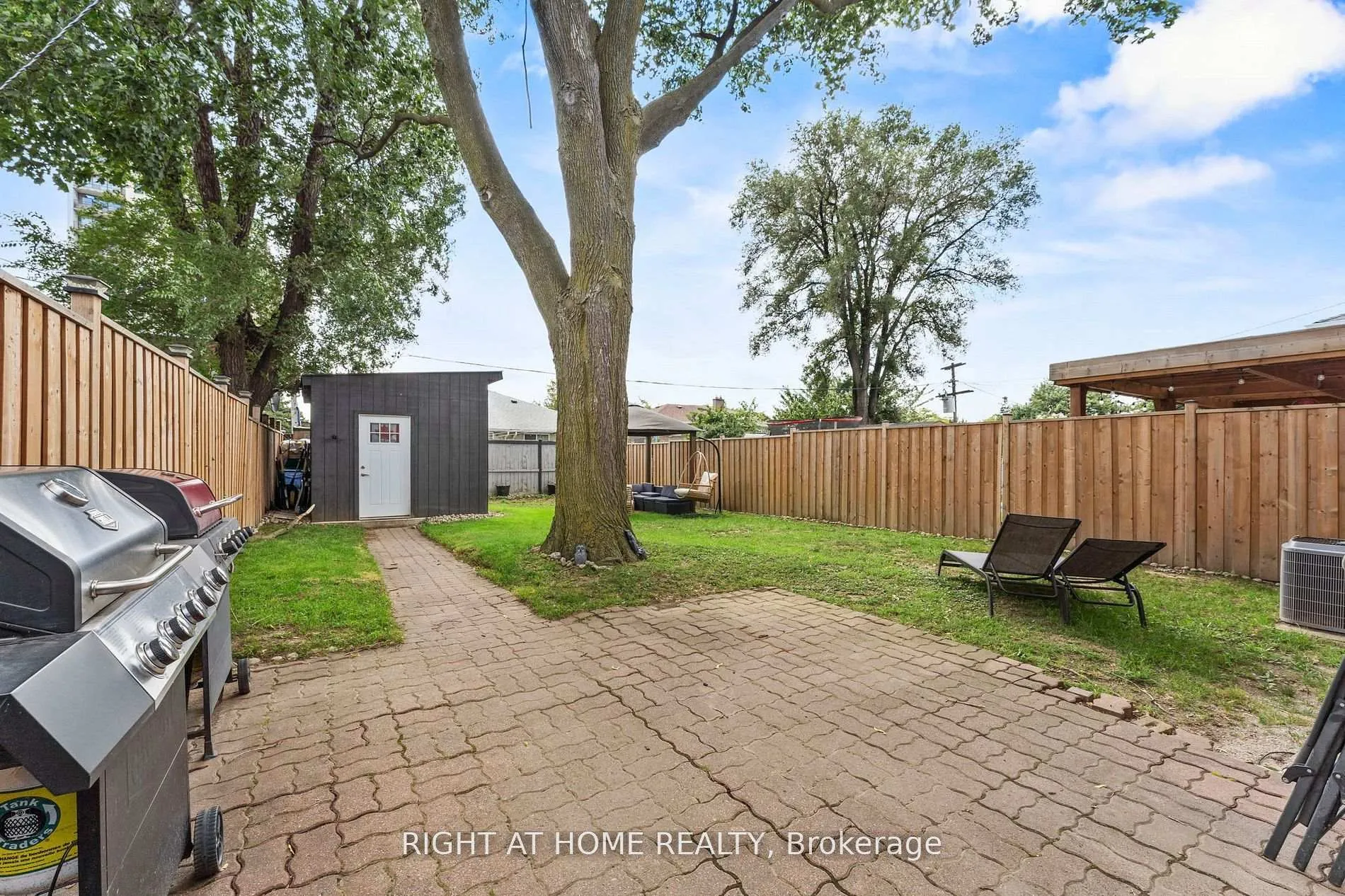 Photo 38 of 19 Dunsany Crescent, Etobicoke, Willowridge-Martingrove-Richview — HOMEH