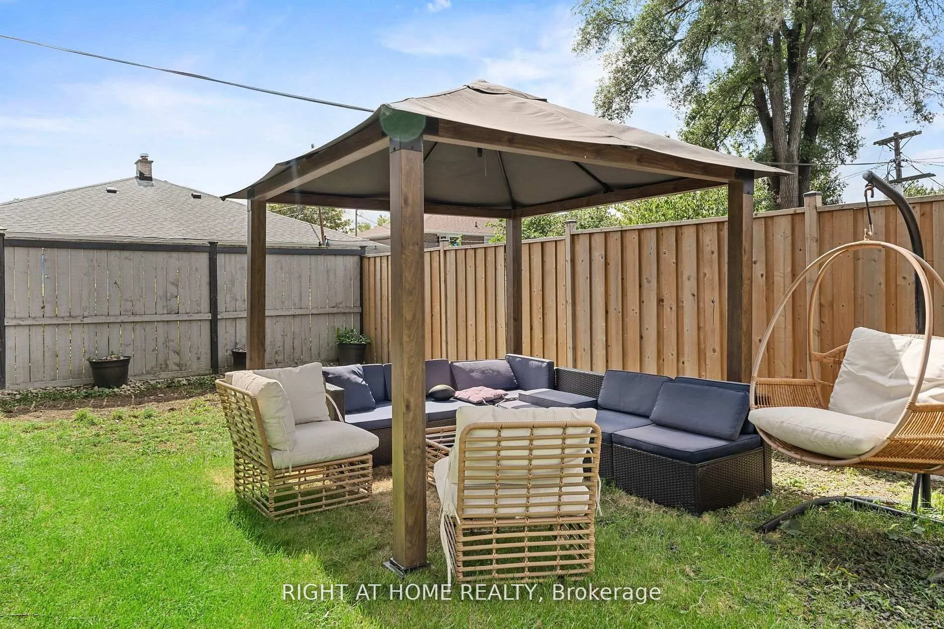 Photo 39 of 19 Dunsany Crescent, Etobicoke, Willowridge-Martingrove-Richview — HOMEH