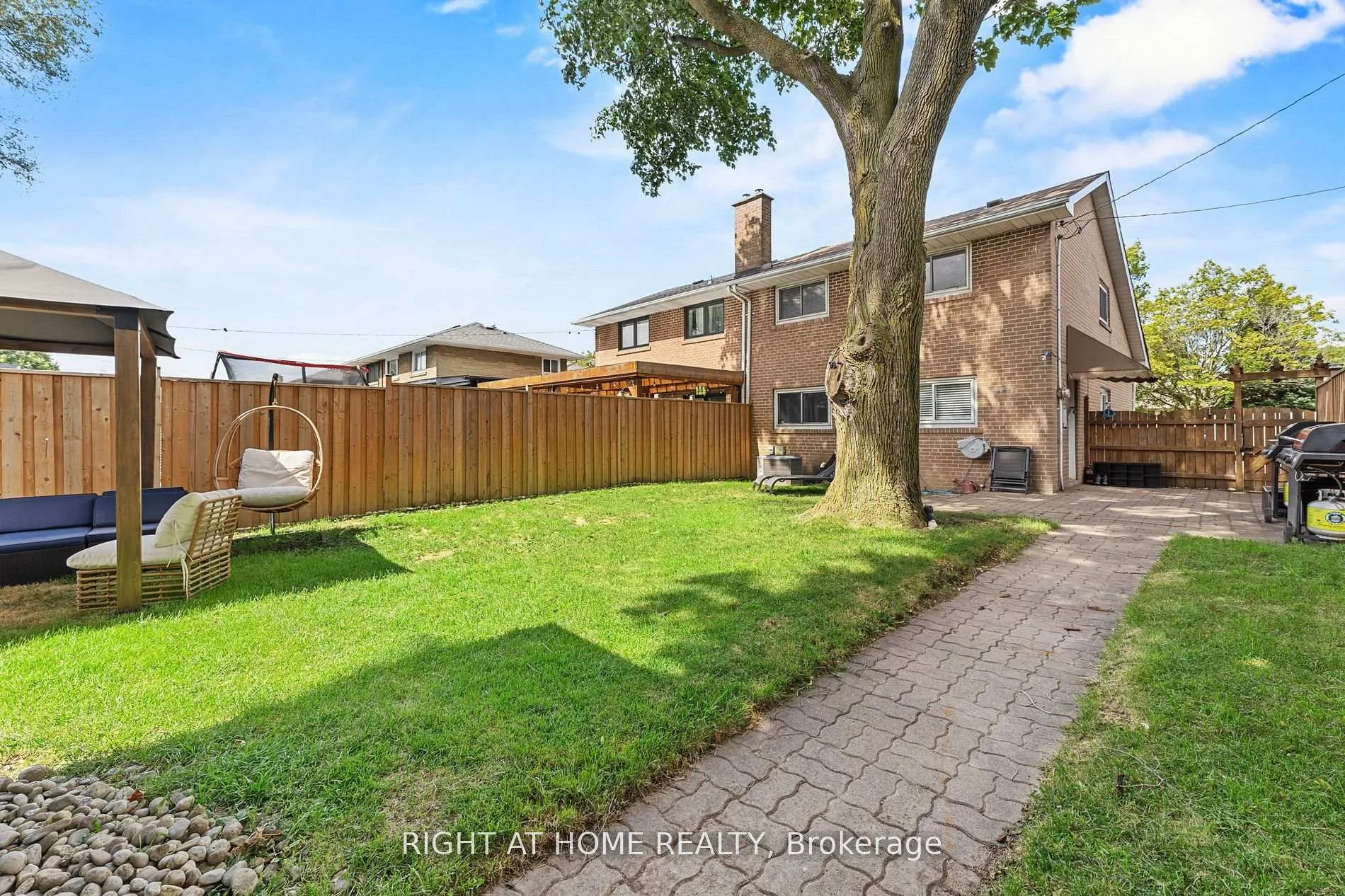 Photo 40 of 19 Dunsany Crescent, Etobicoke, Willowridge-Martingrove-Richview — HOMEH
