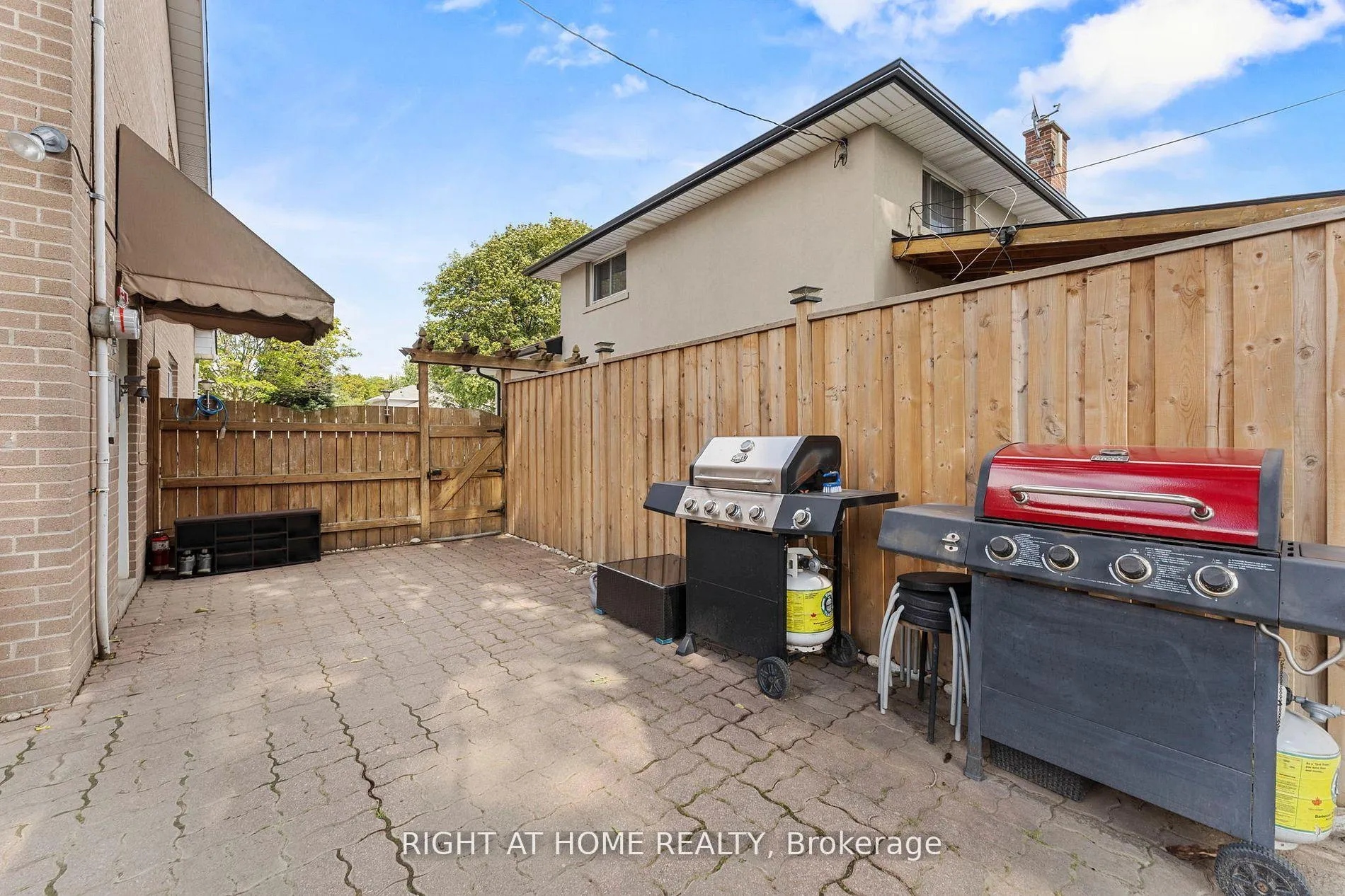 Photo 41 of 19 Dunsany Crescent, Etobicoke, Willowridge-Martingrove-Richview — HOMEH