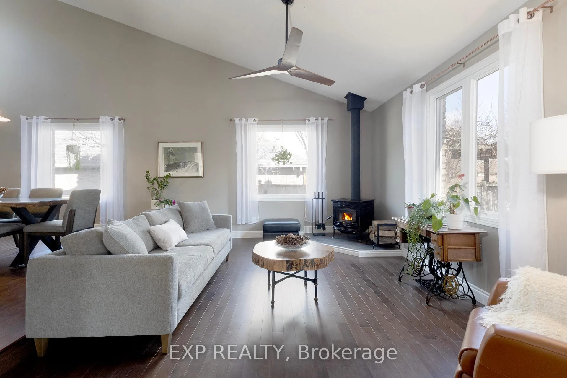 Photo 5 of 109 Parkview Drive, Thames Centre, Dorchester — HOMEH