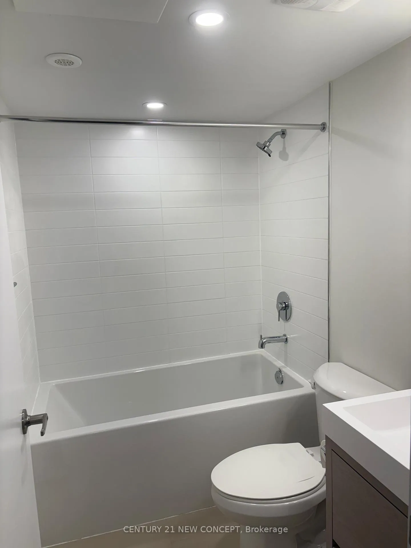Photo 10 of Unit Basement, 34 Green Gardens Boulevard, Toronto, Rockcliffe-Smythe — HOMEH