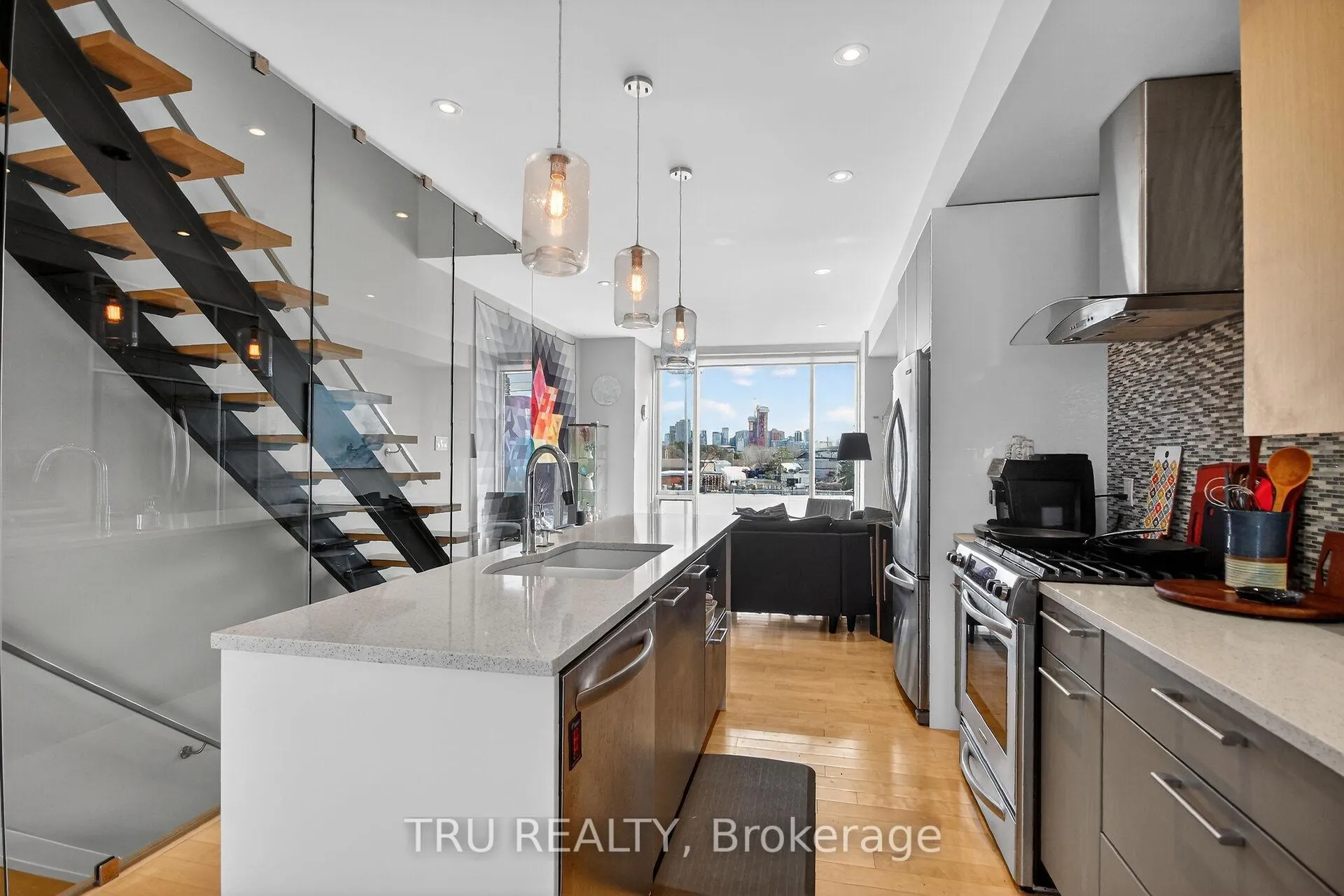 Photo 10 of 68 Stonehurst Avenue, Ottawa, Mechanicsville — HOMEH