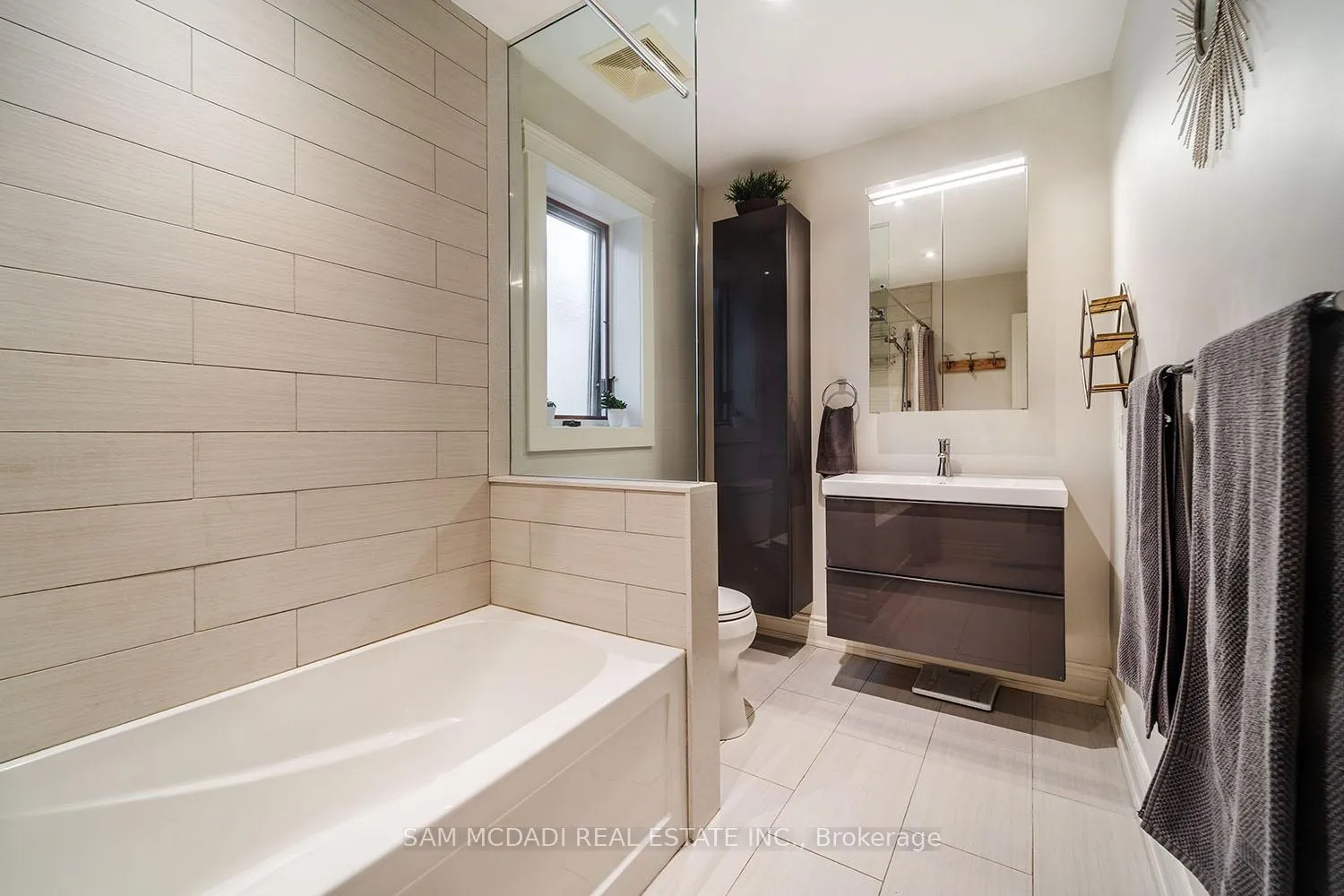 Photo 23 of 388 Ash Road, Oakville, Morrison — HOMEH