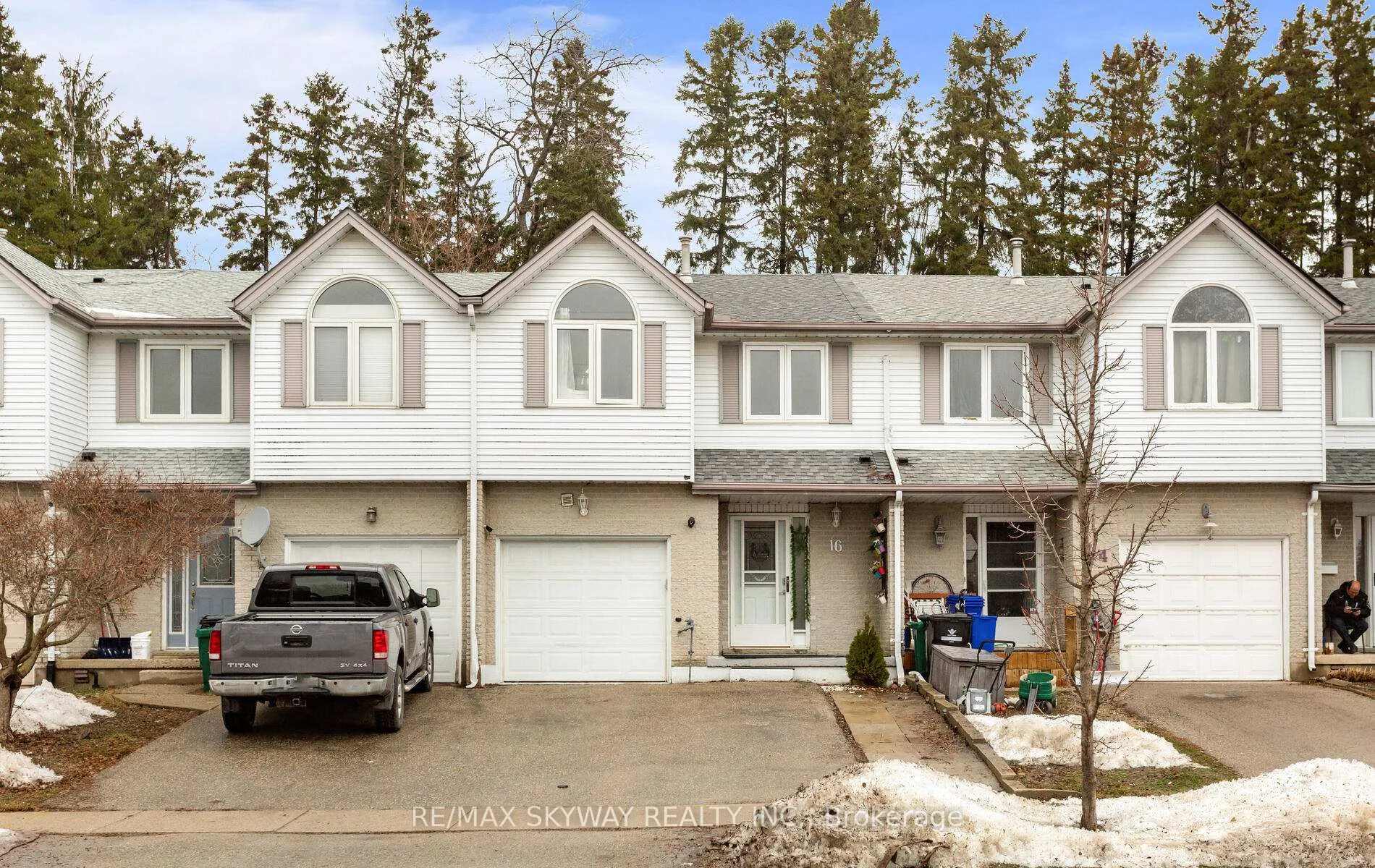 Photo 2 of 16 Bankside Drive, Kitchener, Highland West — HOMEH