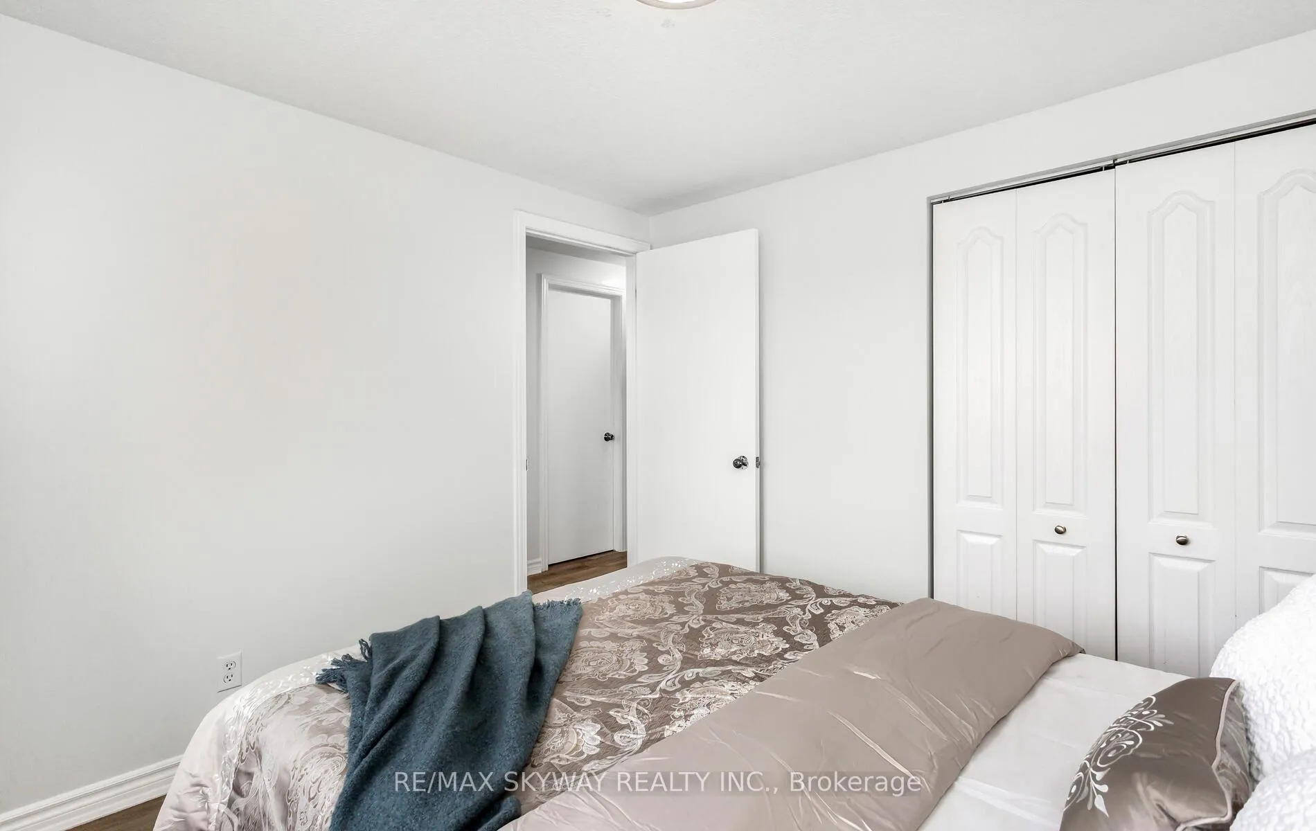 Photo 10 of 16 Bankside Drive, Kitchener, Highland West — HOMEH