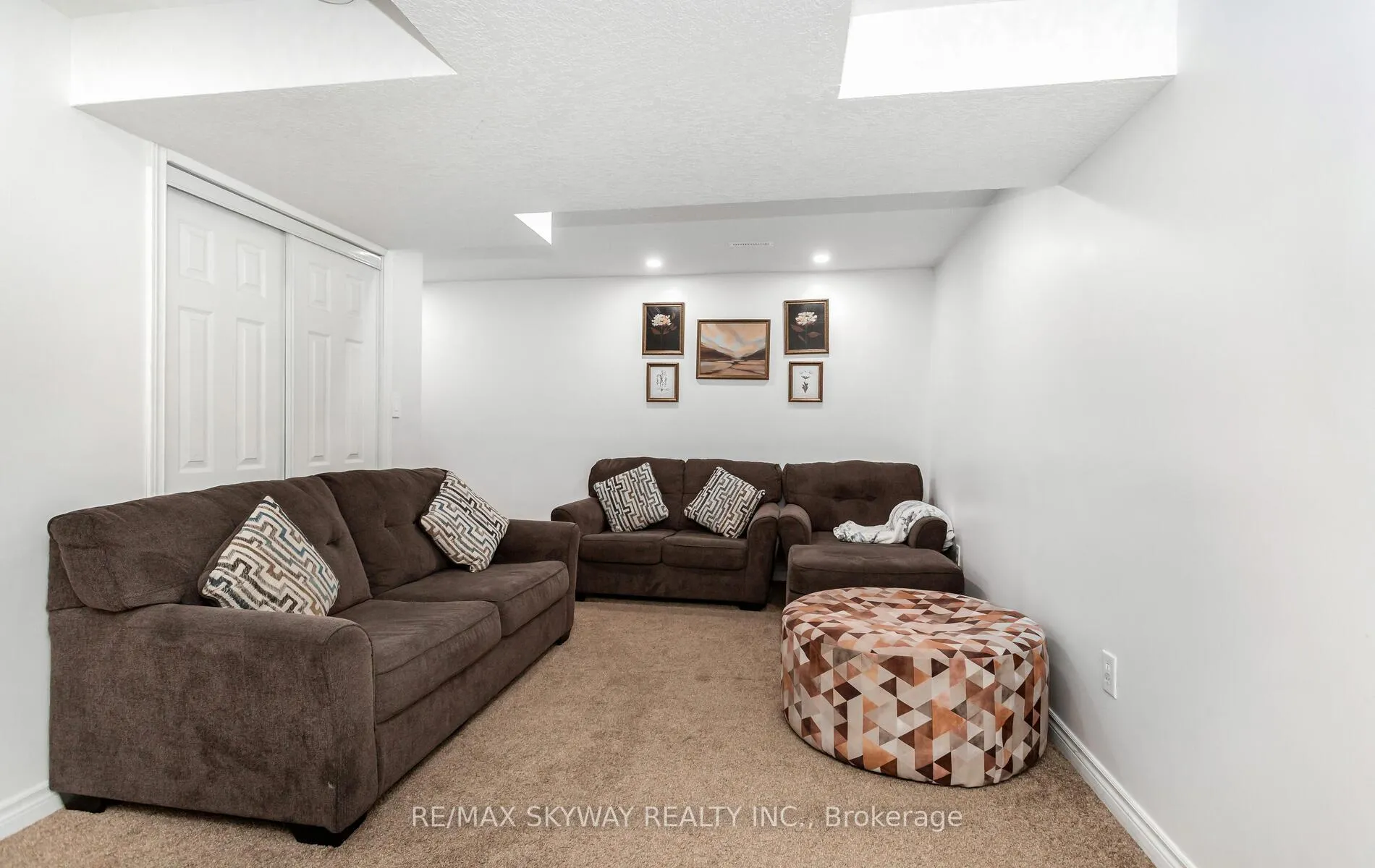 Photo 14 of 16 Bankside Drive, Kitchener, Highland West — HOMEH