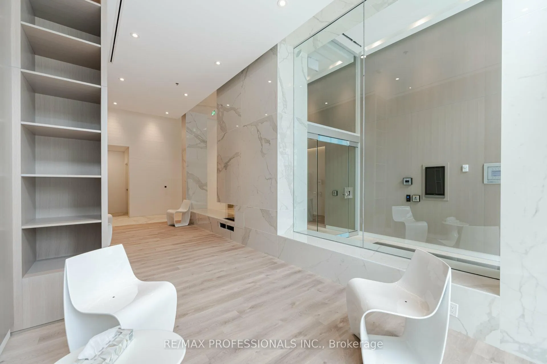 Photo 3 of Unit 1011, 370 Martha Street, Burlington, Brant — HOMEH