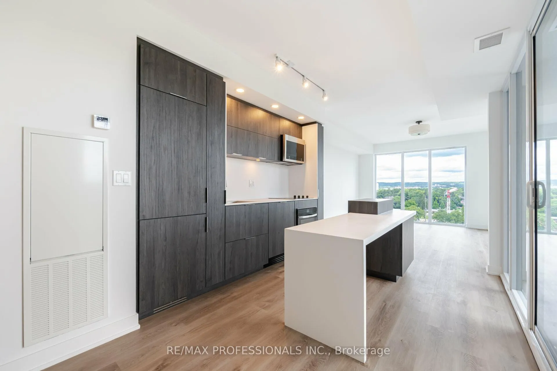 Photo 7 of Unit 1011, 370 Martha Street, Burlington, Brant — HOMEH