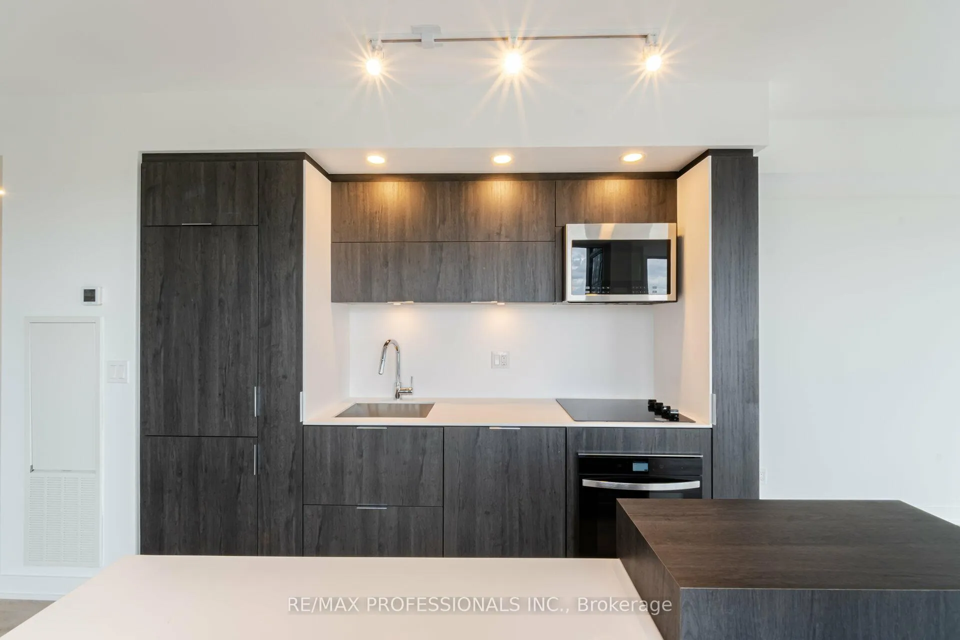 Photo 8 of Unit 1011, 370 Martha Street, Burlington, Brant — HOMEH