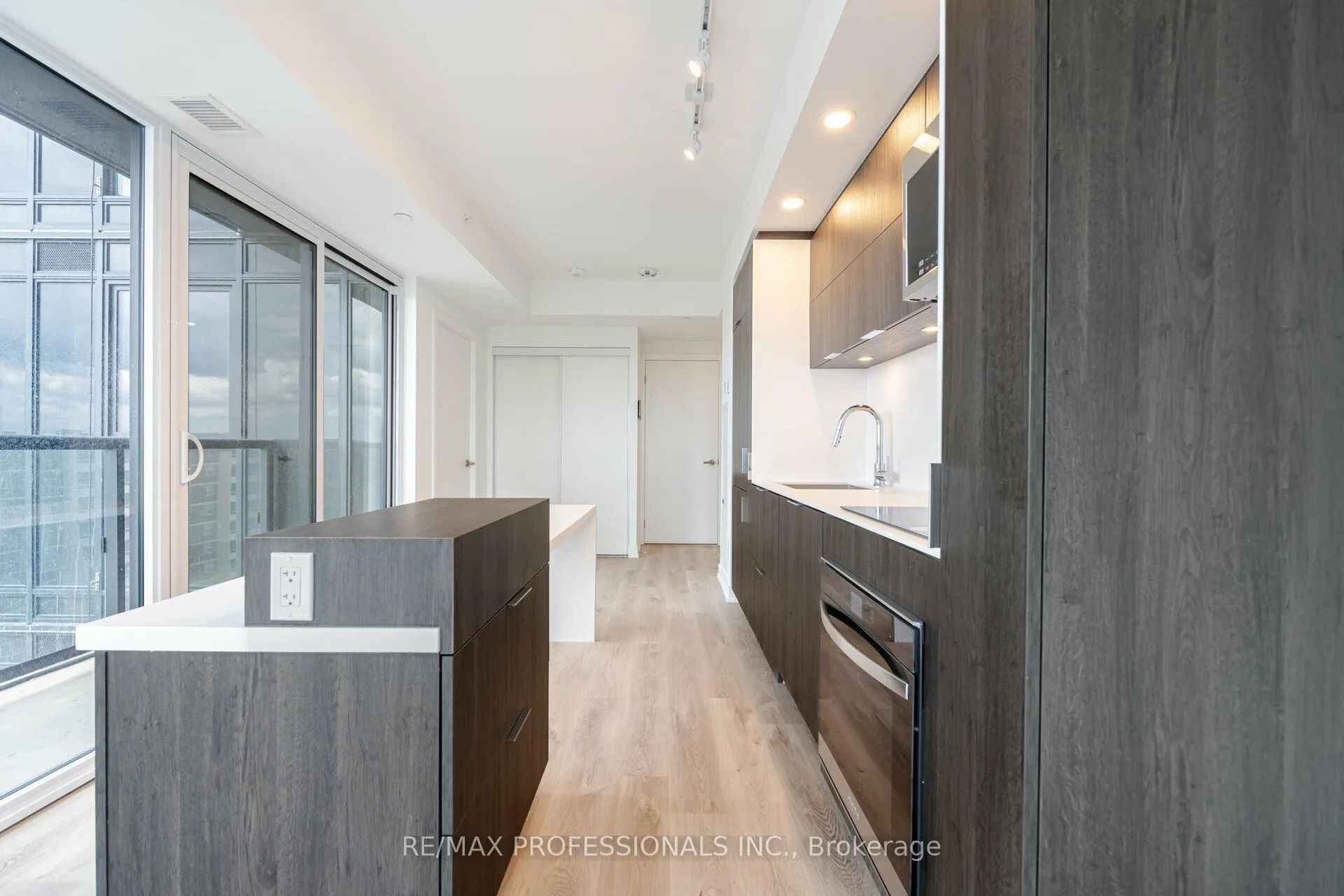 Photo 10 of Unit 1011, 370 Martha Street, Burlington, Brant — HOMEH
