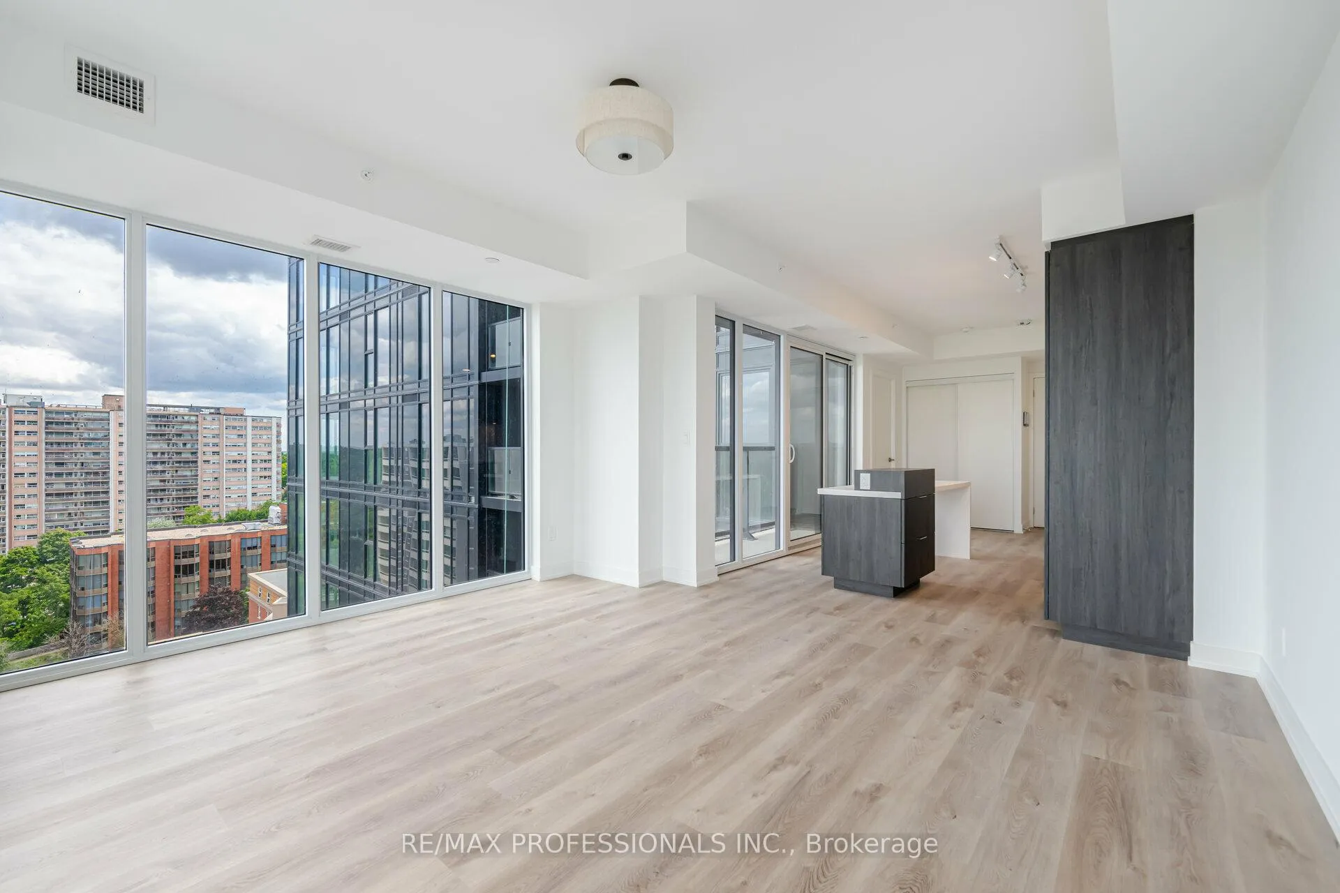 Photo 14 of Unit 1011, 370 Martha Street, Burlington, Brant — HOMEH