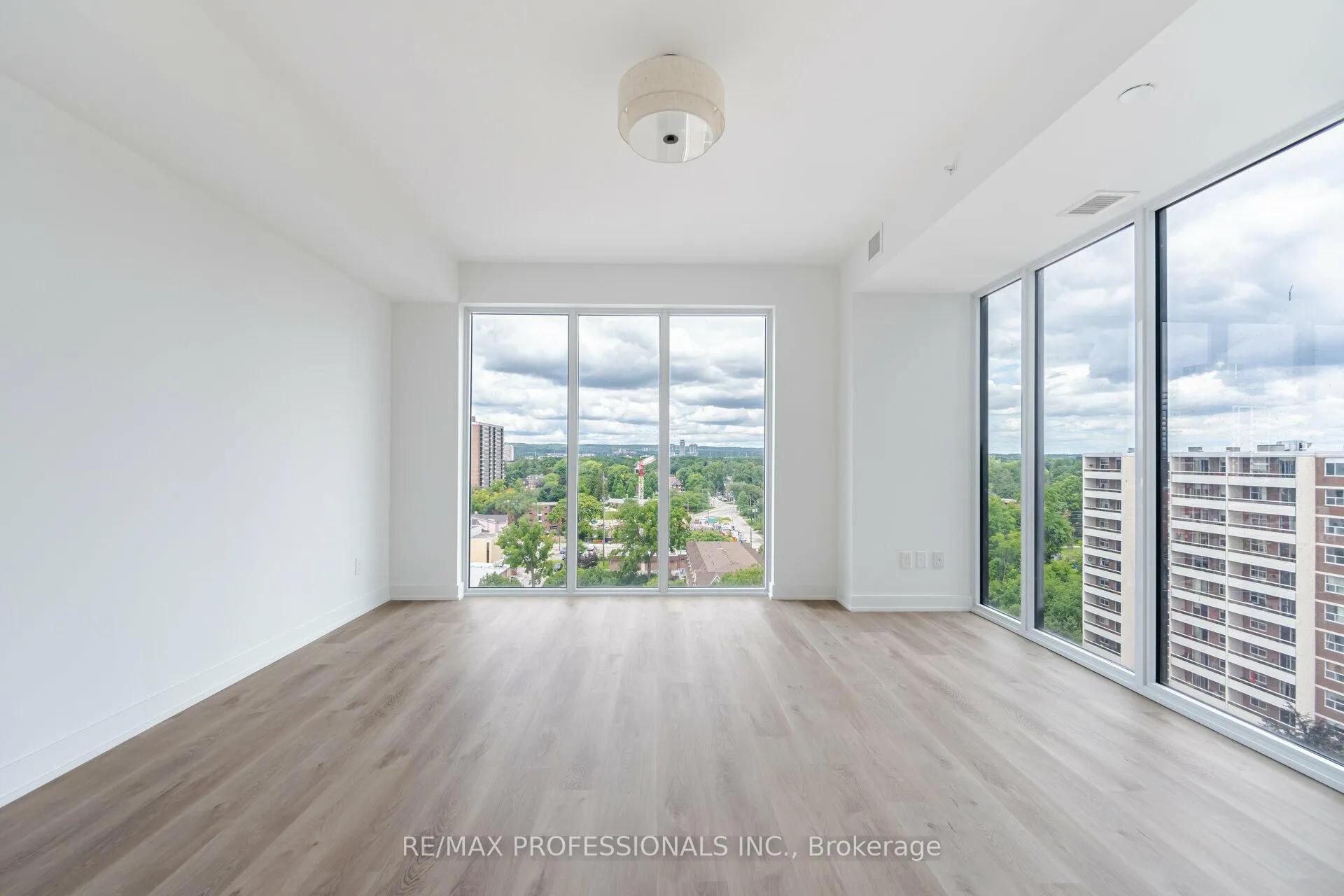 Photo 16 of Unit 1011, 370 Martha Street, Burlington, Brant — HOMEH