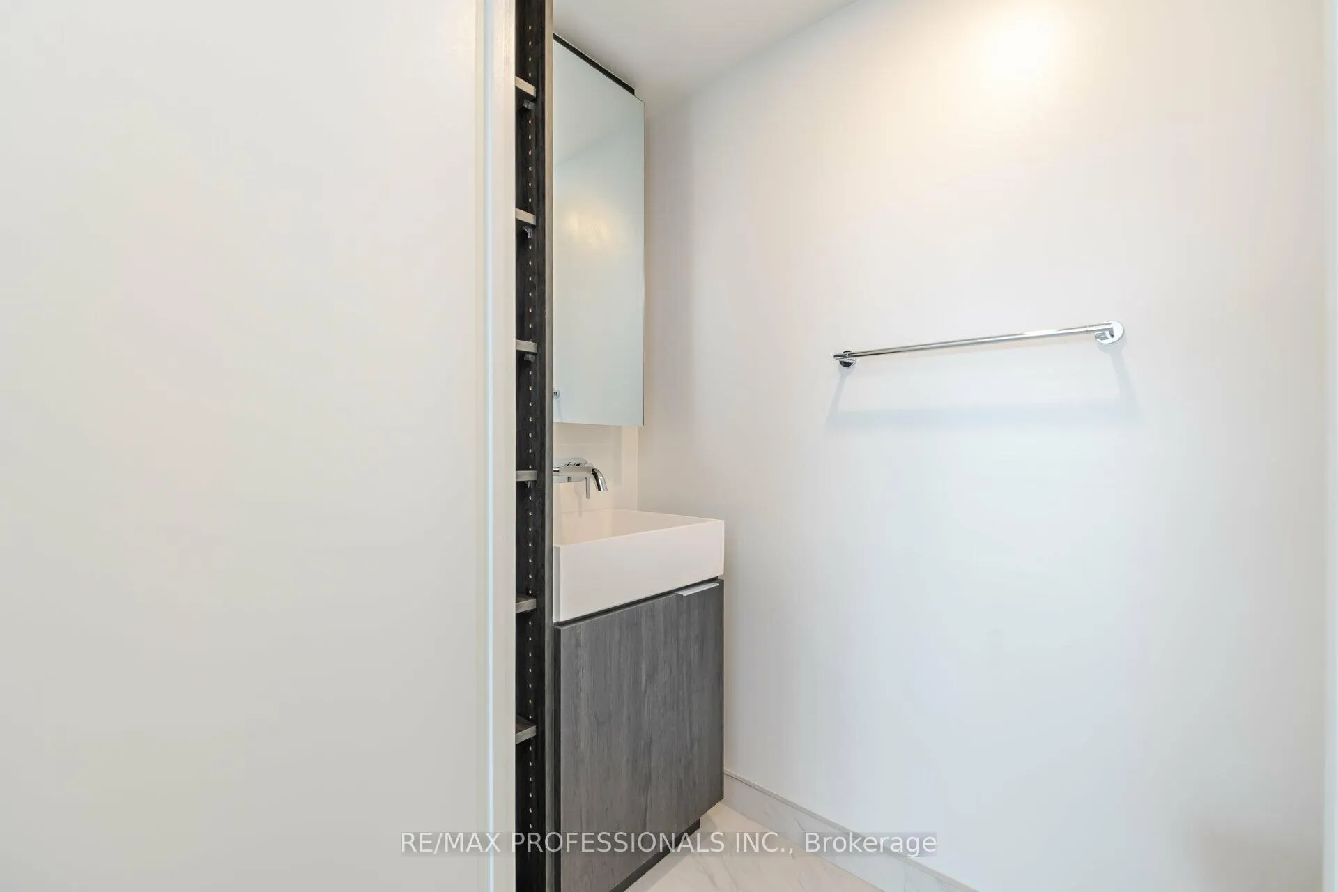 Photo 18 of Unit 1011, 370 Martha Street, Burlington, Brant — HOMEH