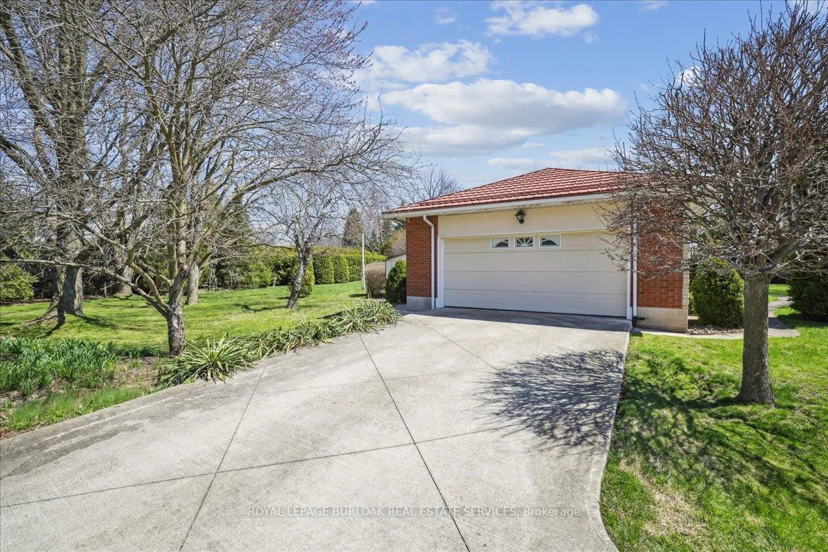 Photo 4 of 1 Westview Crescent, Hamilton, Waterdown — HOMEH