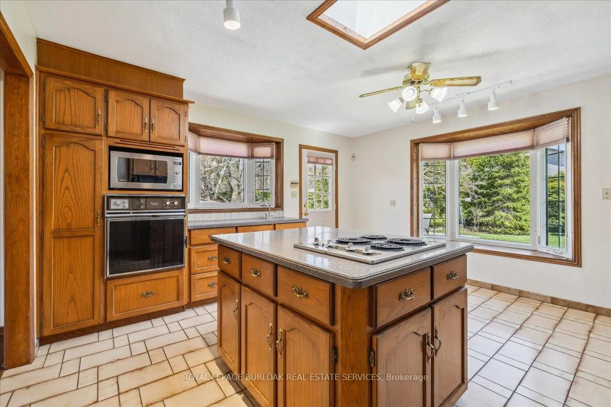 Photo 8 of 1 Westview Crescent, Hamilton, Waterdown — HOMEH