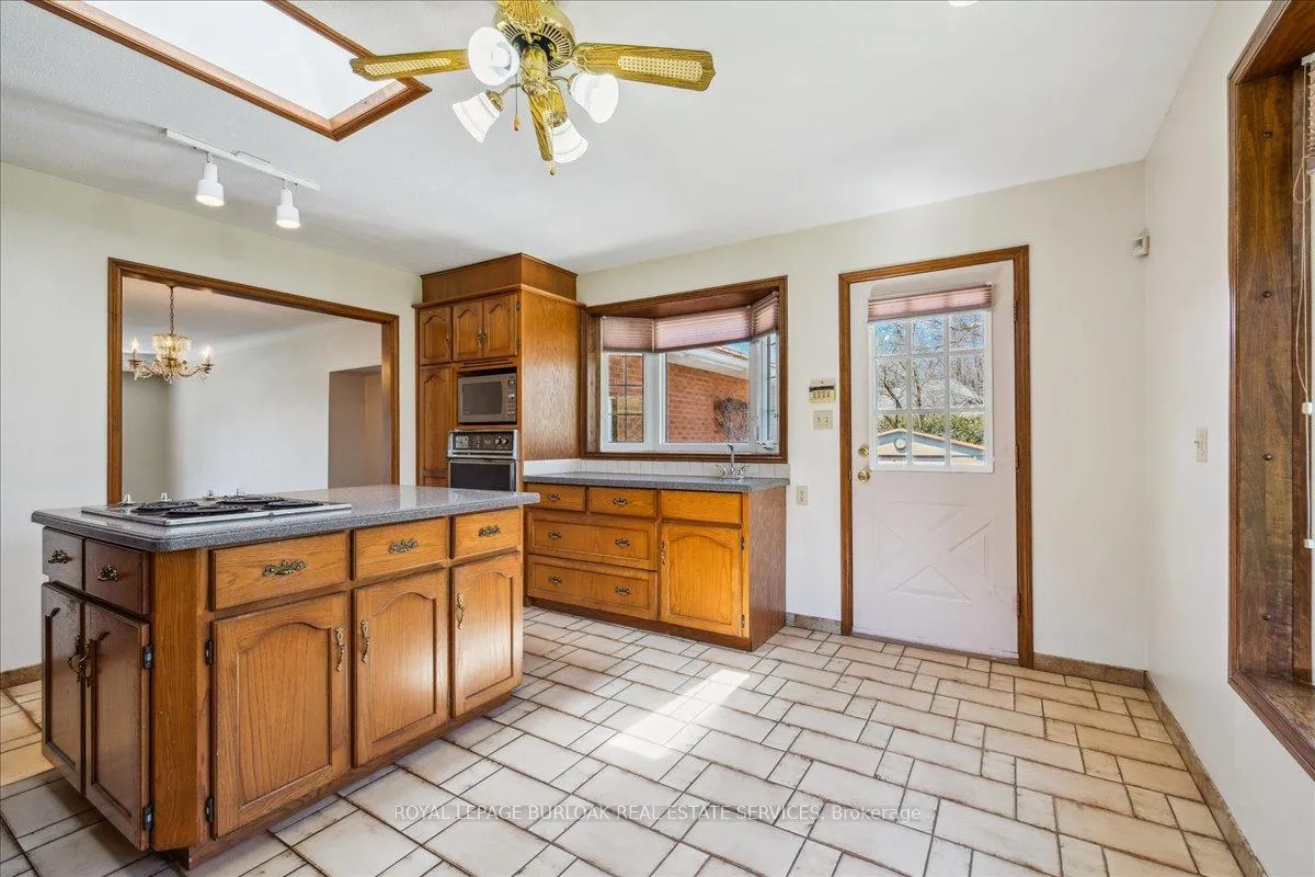 Photo 9 of 1 Westview Crescent, Hamilton, Waterdown — HOMEH