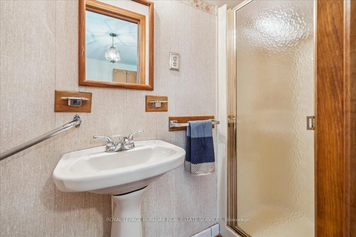 Photo 11 of 1 Westview Crescent, Hamilton, Waterdown — HOMEH