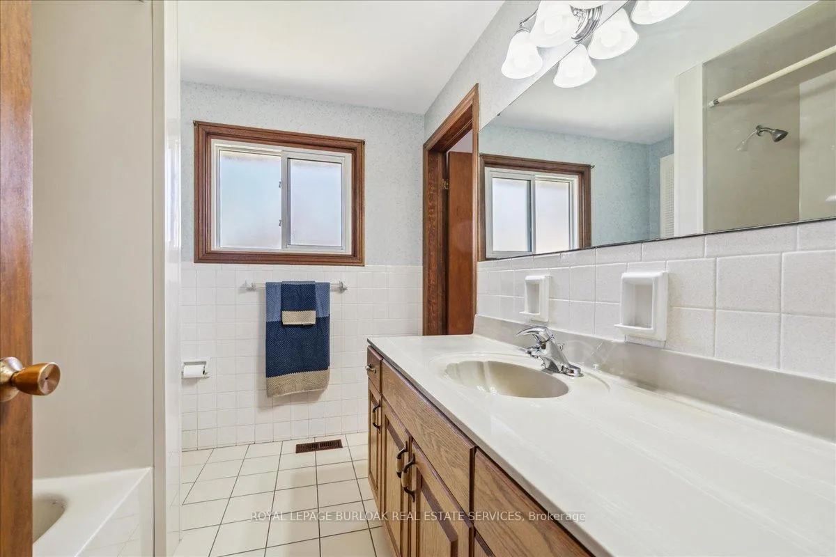 Photo 13 of 1 Westview Crescent, Hamilton, Waterdown — HOMEH