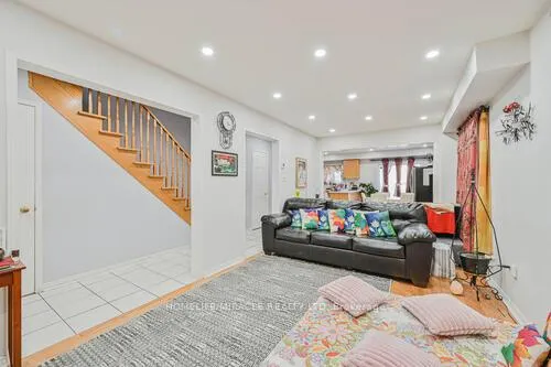 Photo 5 of 79 Billingsley Crescent, Markham, Cedarwood — HOMEH