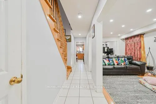 Photo 8 of 79 Billingsley Crescent, Markham, Cedarwood — HOMEH