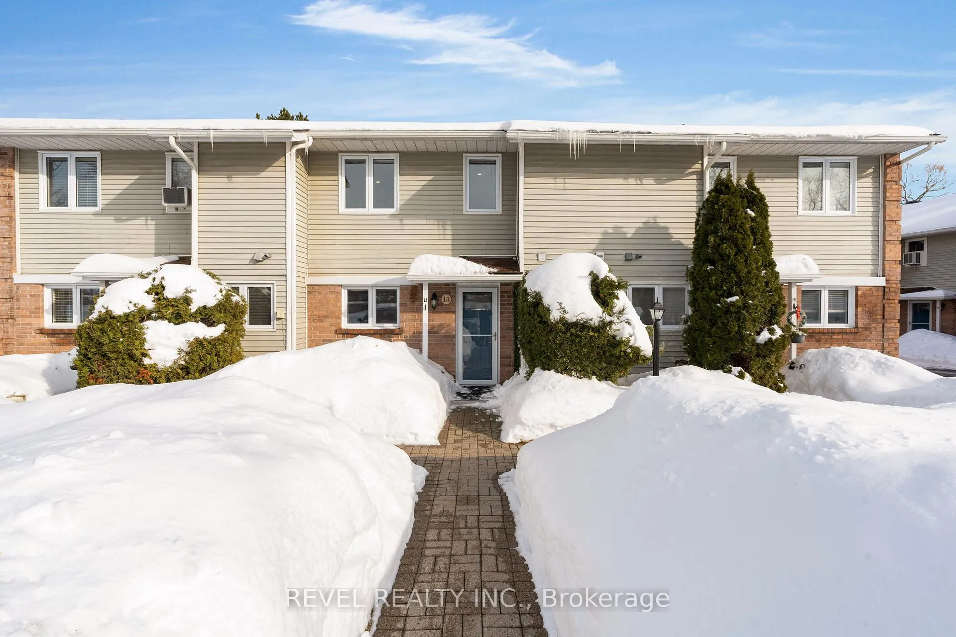 Front of Unit 13, 39 28th Street S