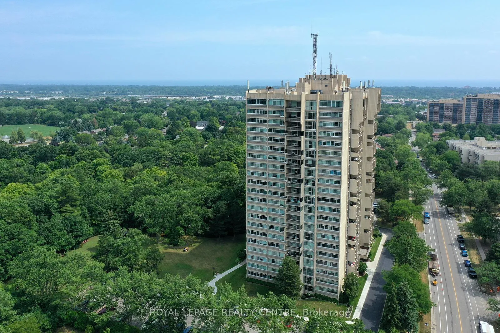Photo 2 of Unit 1607, 1359 White Oaks Boulevard, Oakville, Falgarwood — HOMEH