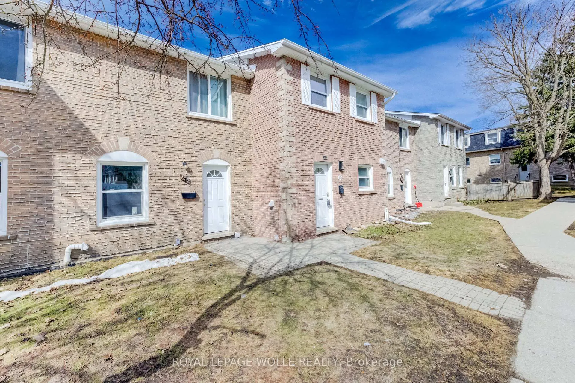Photo 3 of 174 Westcourt Place, Waterloo — HOMEH