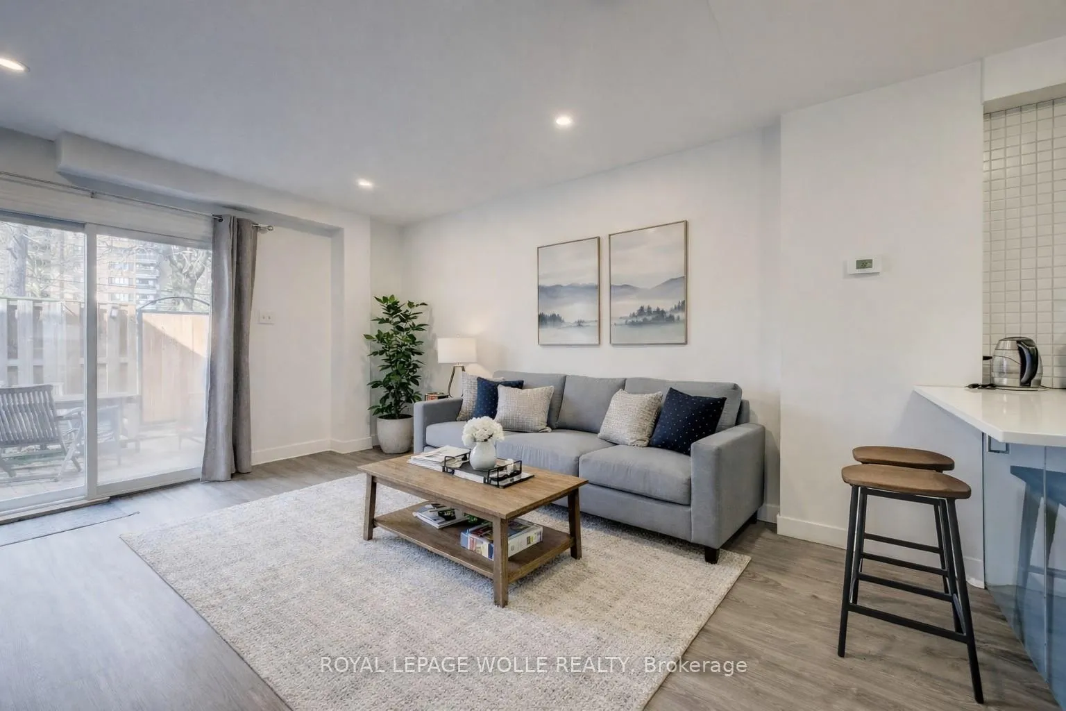 Photo 8 of 174 Westcourt Place, Waterloo — HOMEH