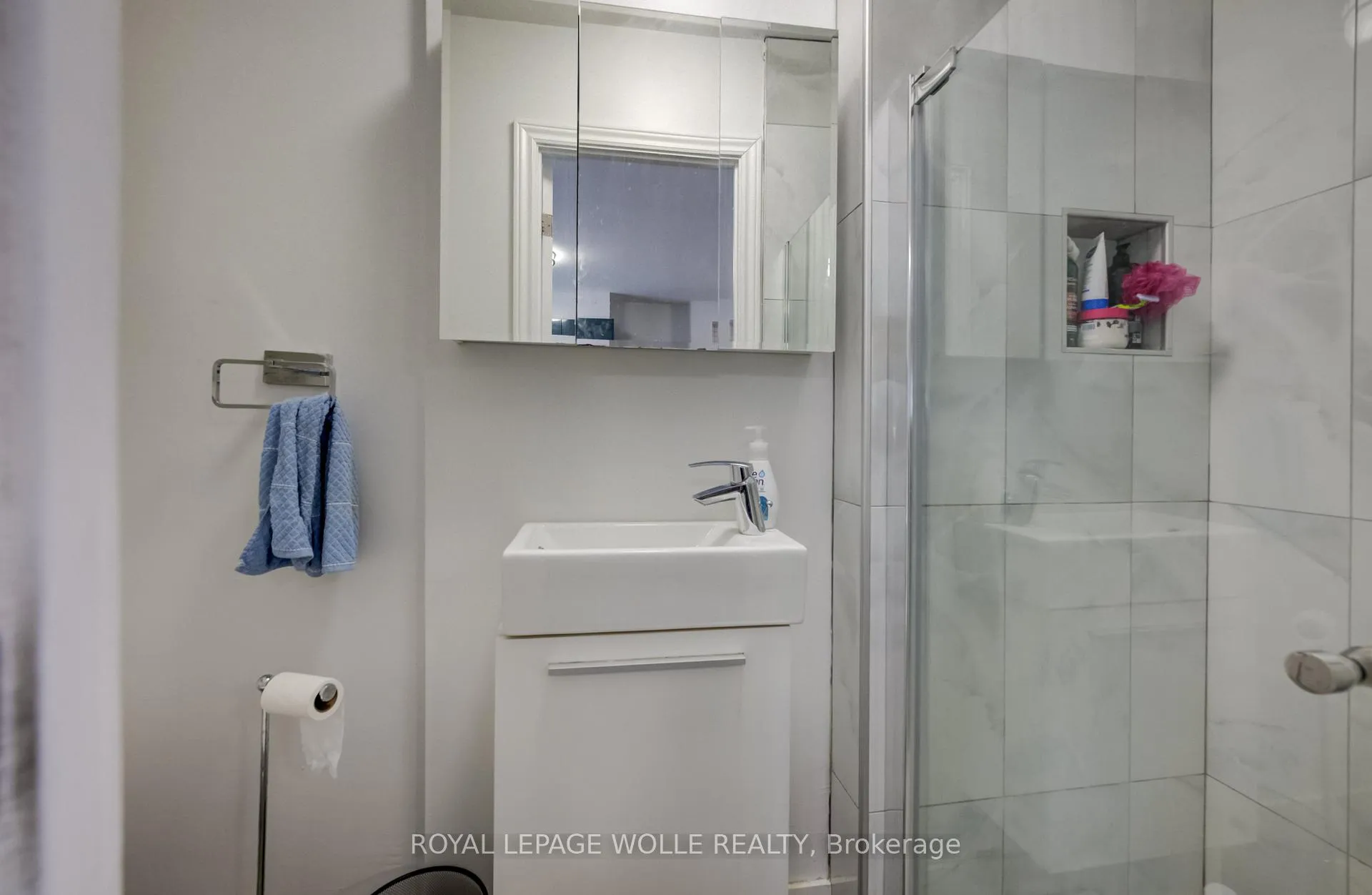 Photo 11 of 174 Westcourt Place, Waterloo — HOMEH