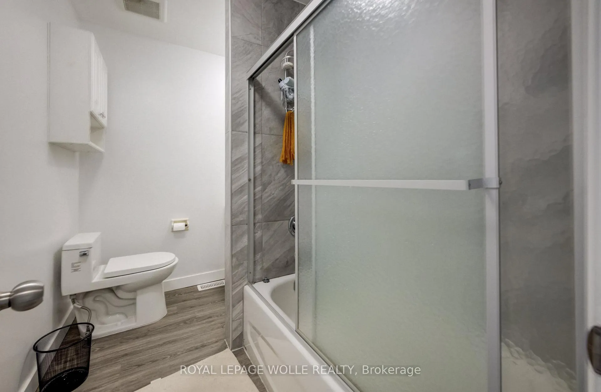 Photo 17 of 174 Westcourt Place, Waterloo — HOMEH