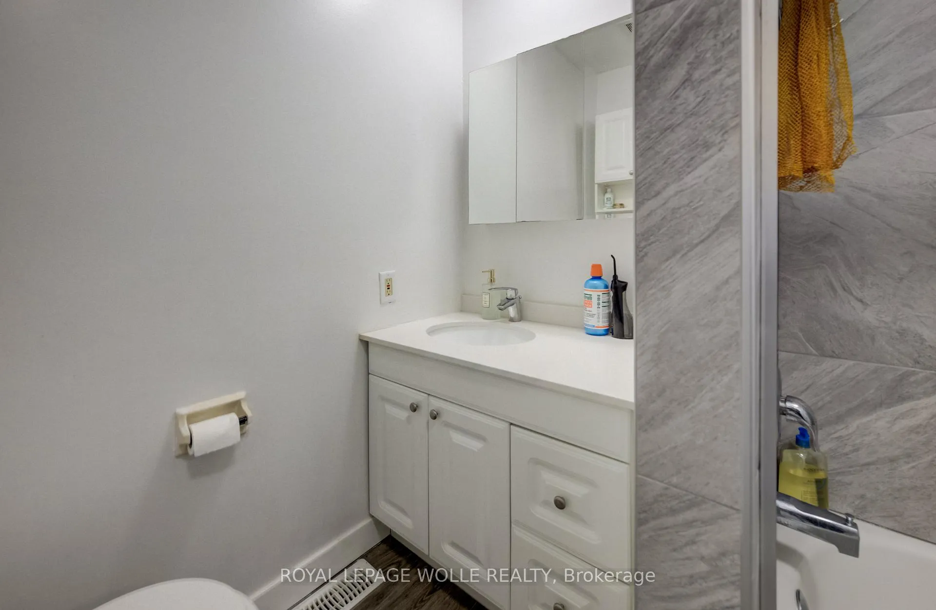 Photo 18 of 174 Westcourt Place, Waterloo — HOMEH