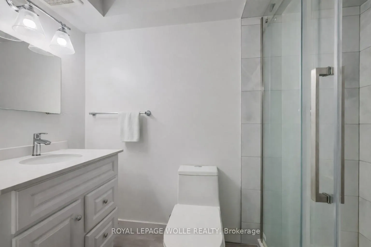 Photo 22 of 174 Westcourt Place, Waterloo — HOMEH
