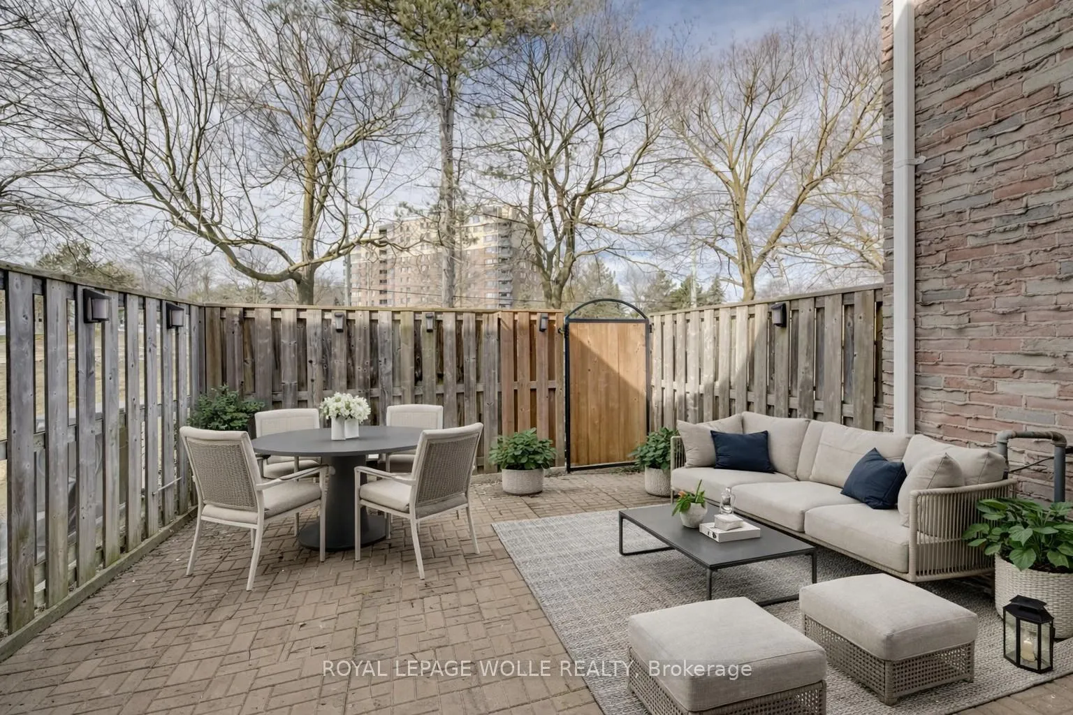 Photo 23 of 174 Westcourt Place, Waterloo — HOMEH