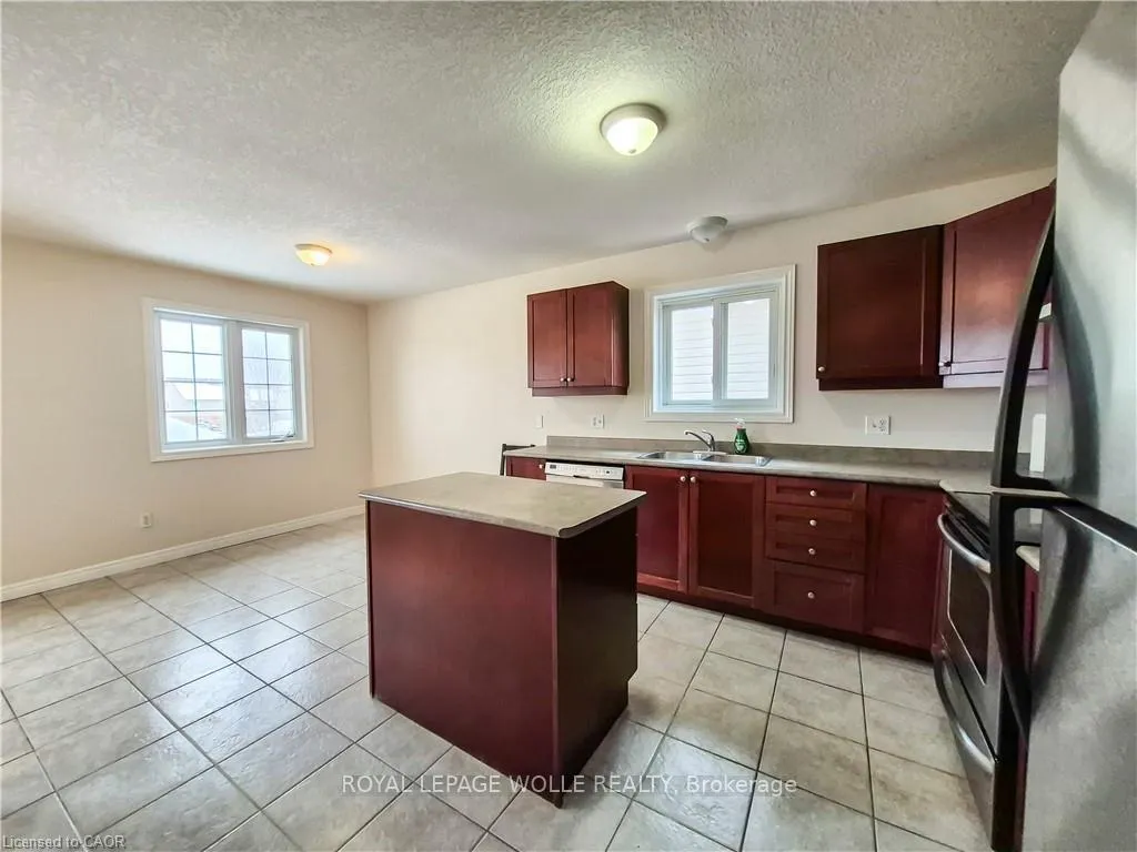 Photo 5 of Unit 3, 132 Udvari Crescent, Kitchener — HOMEH