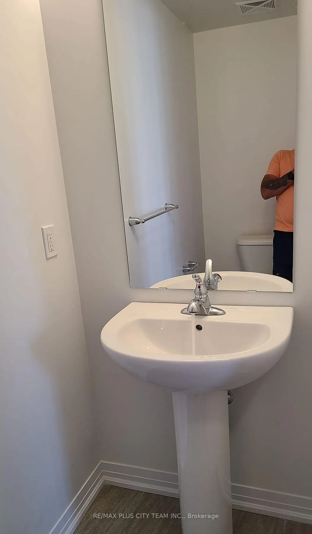 Photo 5 of Unit 809, 2635 William Jackson Drive, Pickering, Duffin Heights — HOMEH